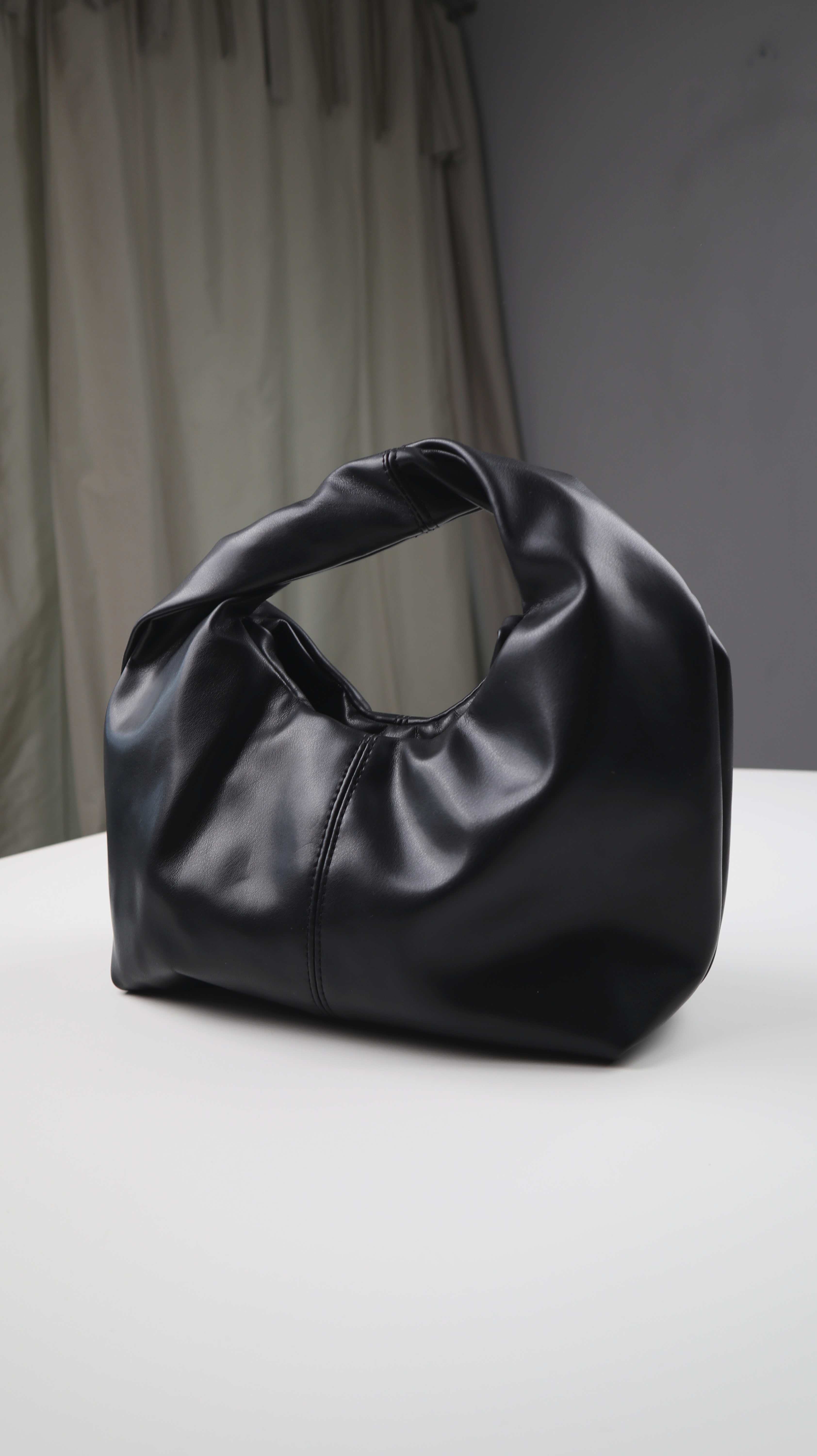 Tasche Handtasche schwarz Kunstleder klein Minibag