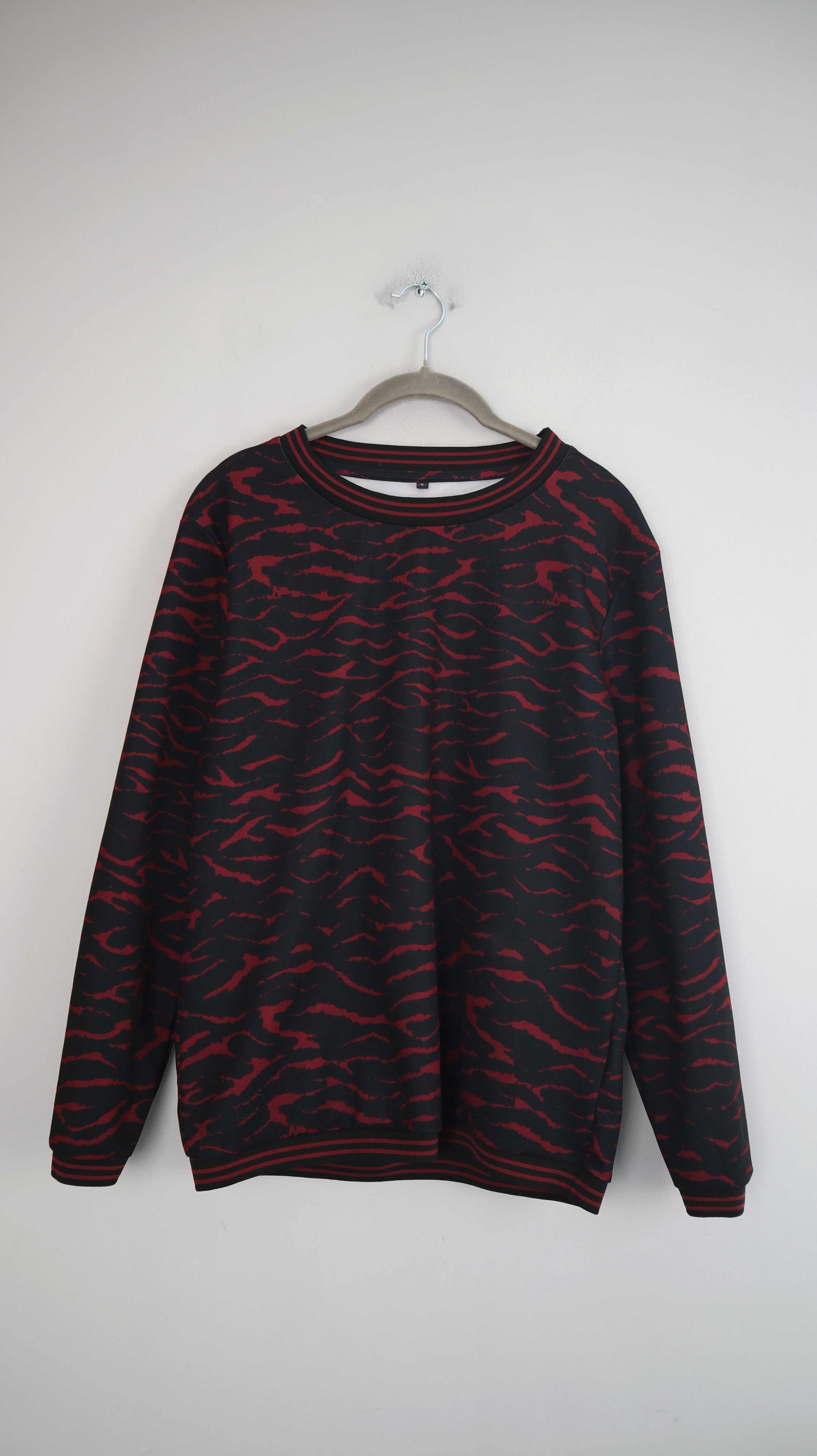 Pullover Sweater rot schwarz 38 M Muster gemustert Oberteil