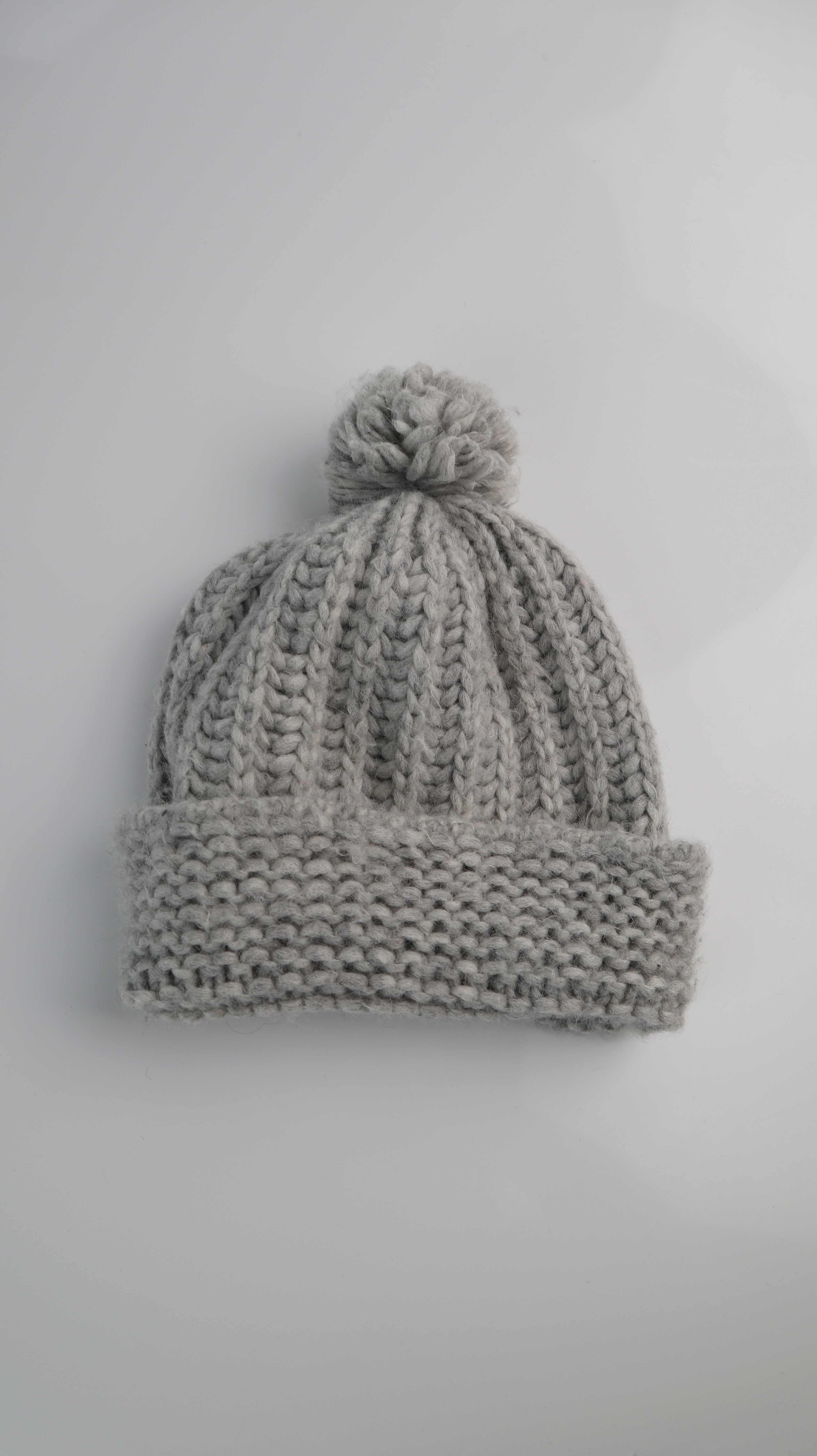 inverni Mütze grau Bommelmütze Beanie Pudelmütze Alpaka Wolle Wollmütze