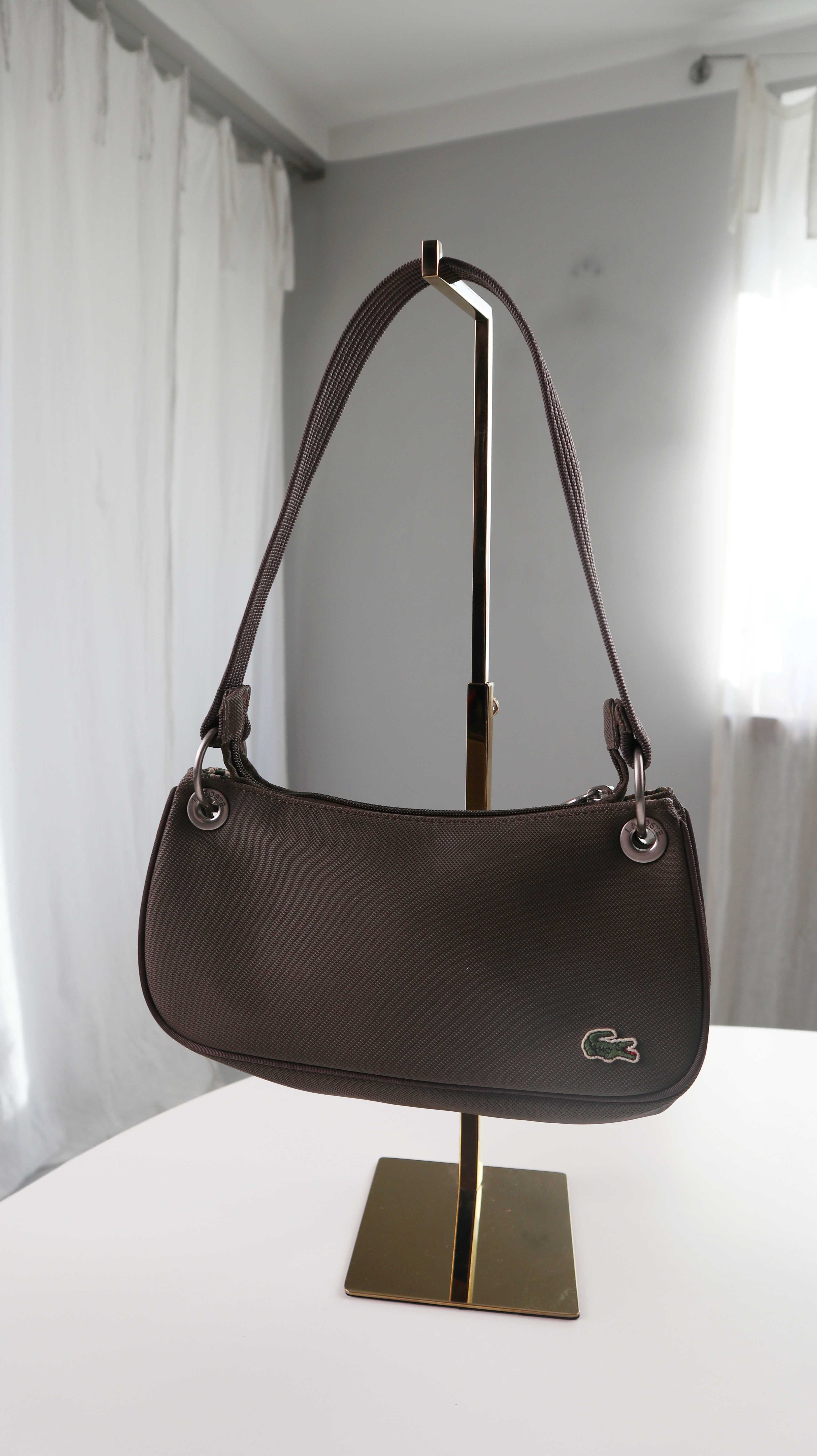 Lacoste Tasche Baguette Bag braun basic beige kleine Handtasche