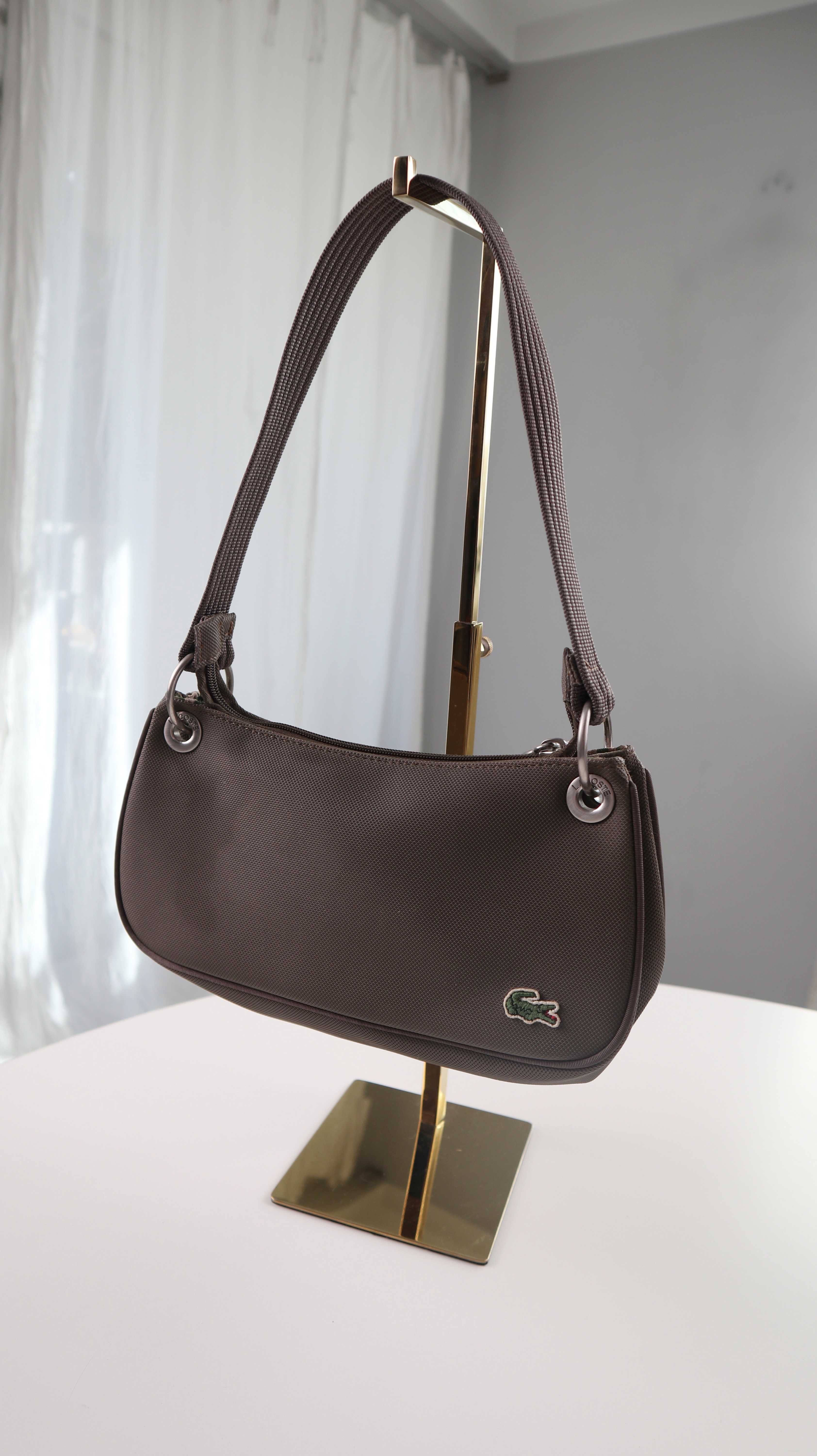 Lacoste Tasche Baguette Bag braun basic beige kleine Handtasche