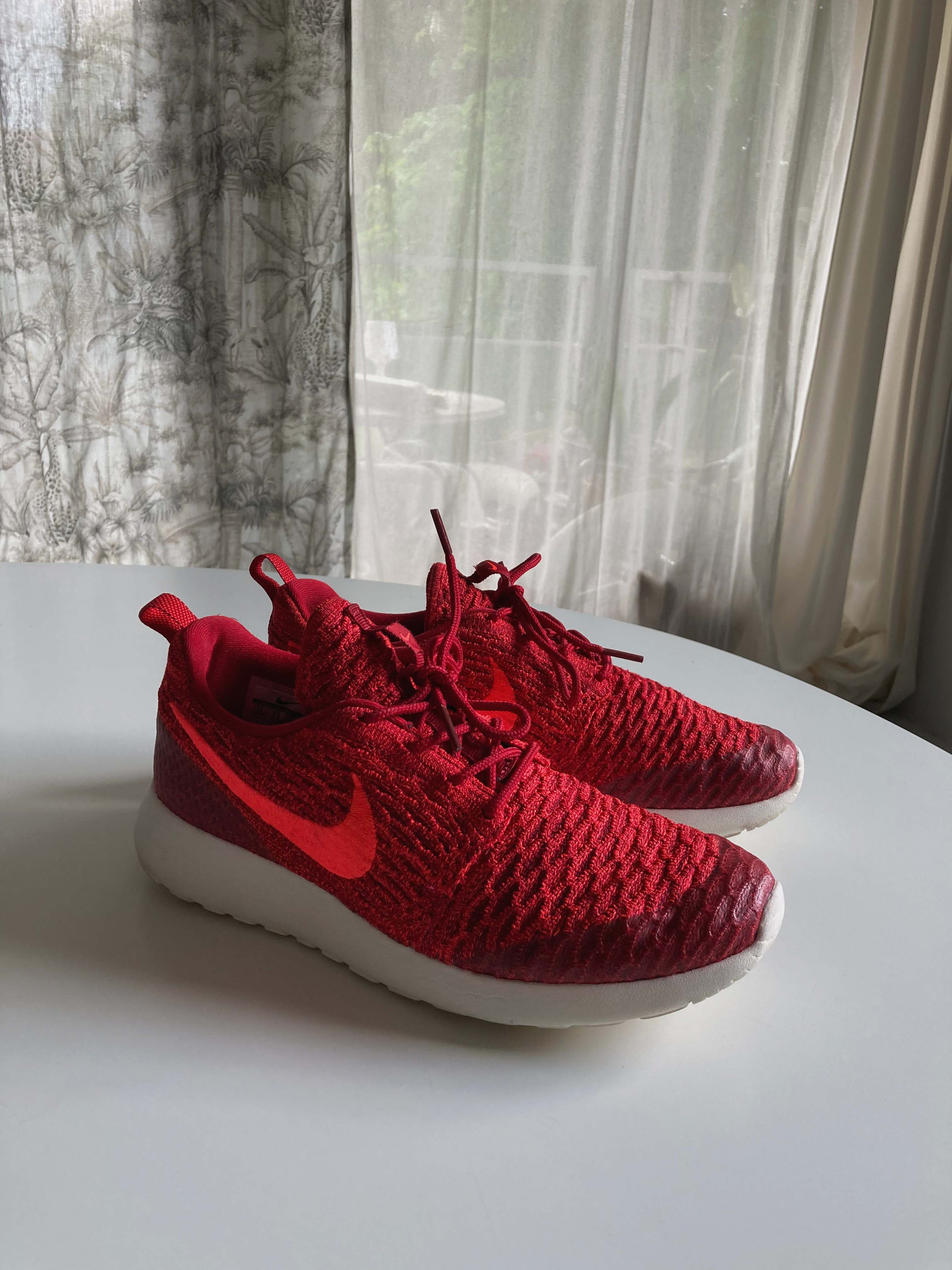 Nike Sneaker rot 39 roshe run basic einfarbig Turnschuhe