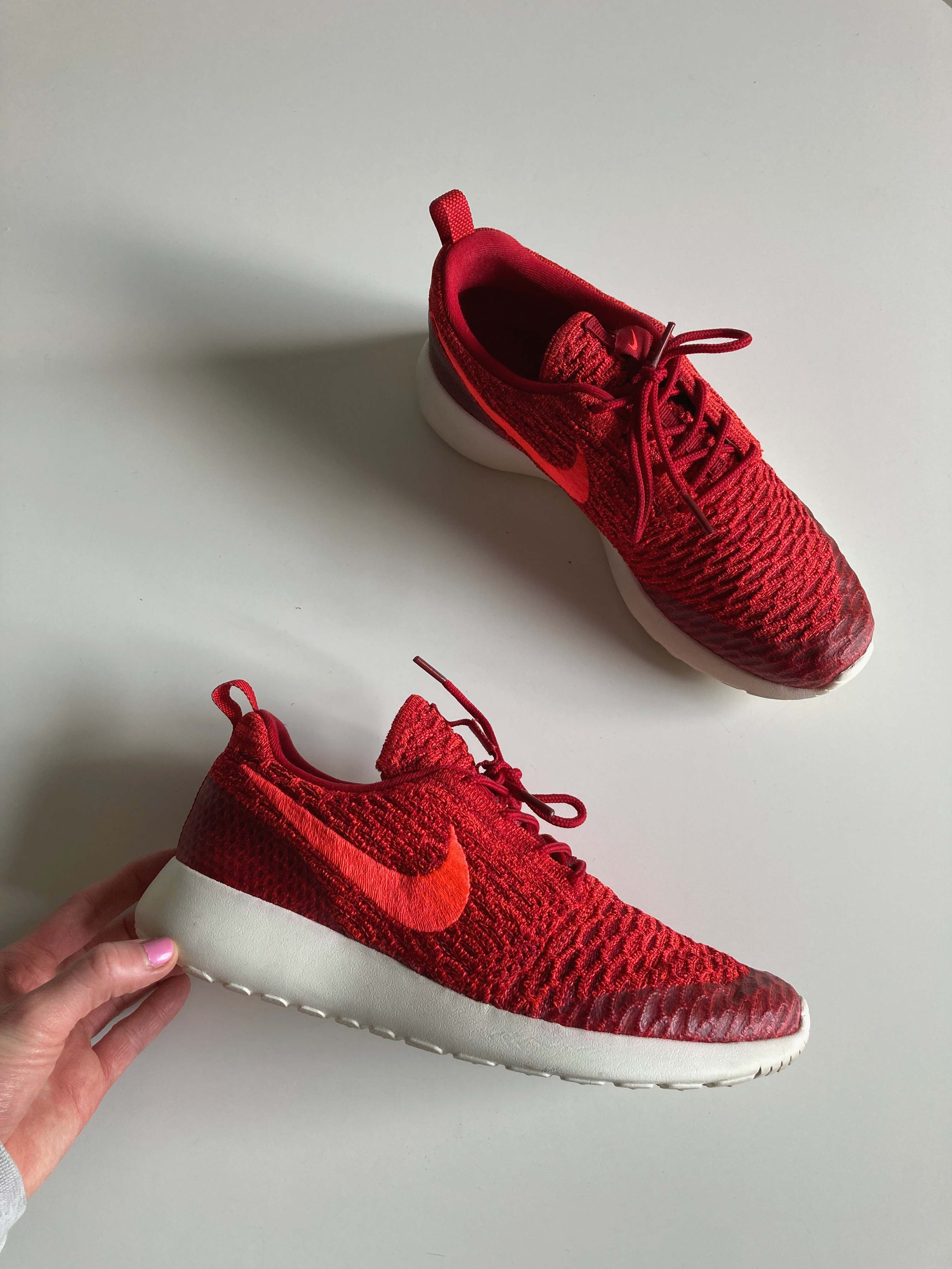 Nike Sneaker rot 39 roshe run basic einfarbig Turnschuhe