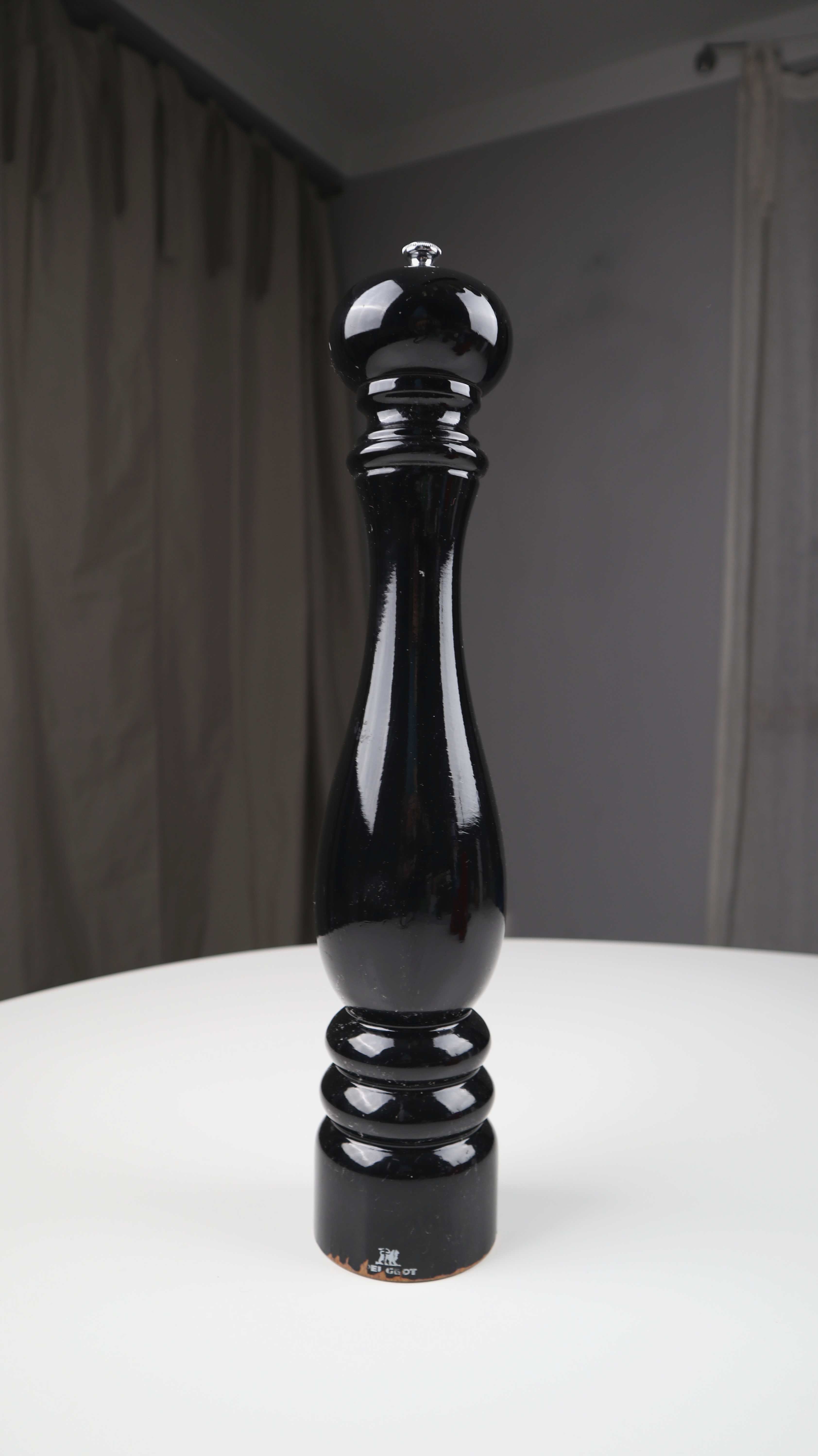 Peugeot Gewürzmühle Pfeffermühle schwarz Klavierlack Pfefferstreuer groß