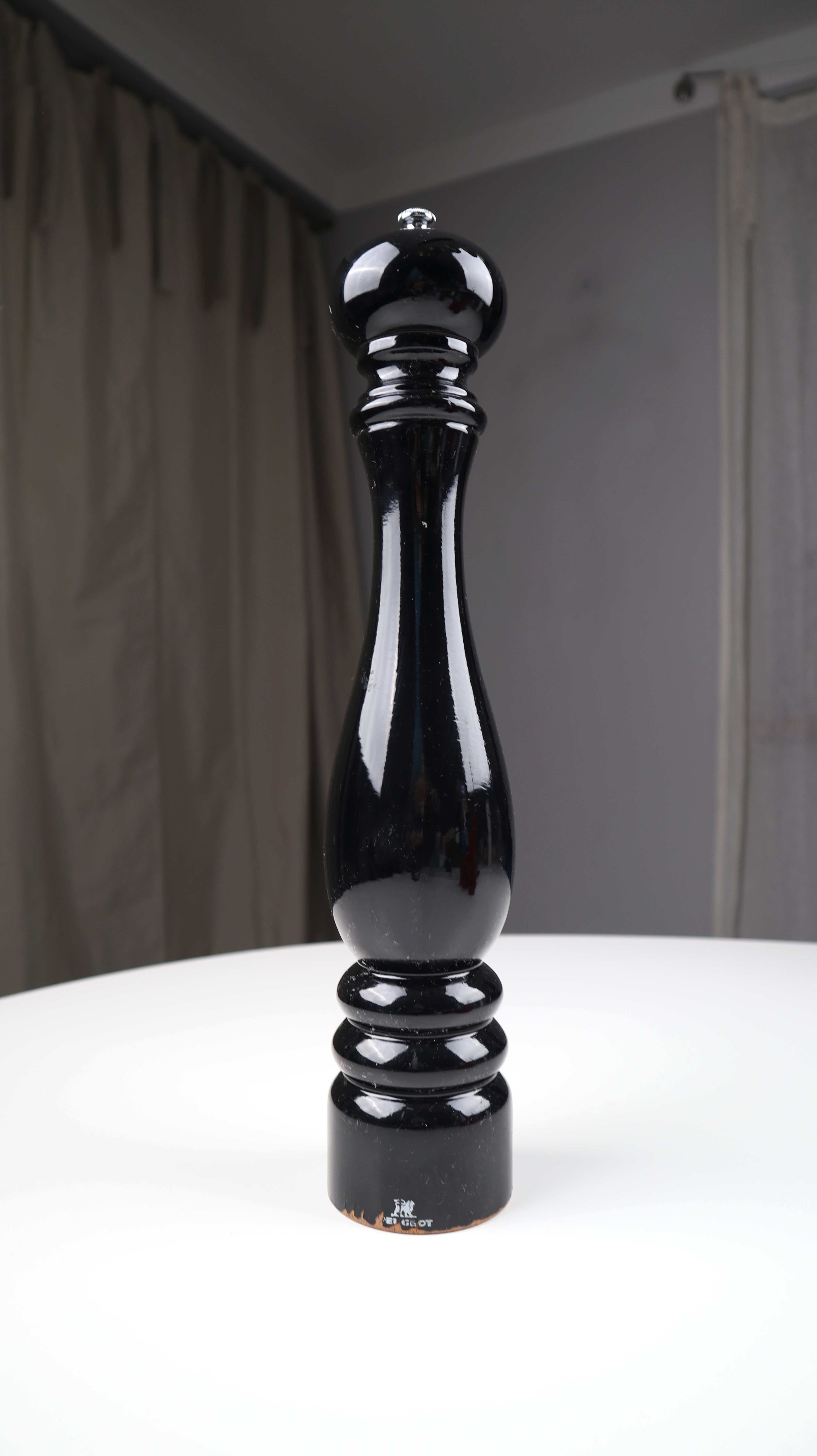 Peugeot Gewürzmühle Pfeffermühle schwarz Klavierlack Pfefferstreuer groß