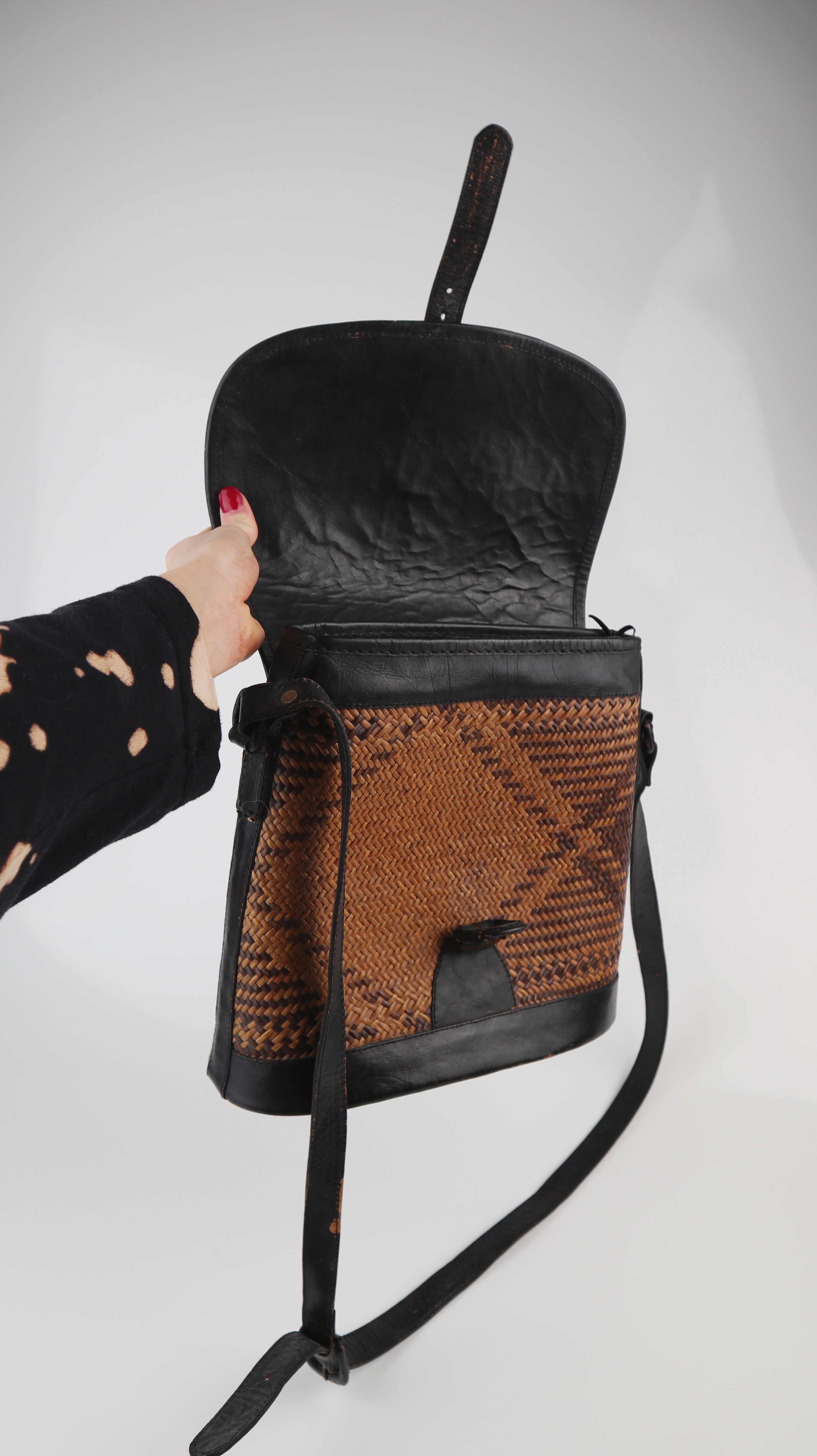 True Vintage Tasche Umhängetasche Korbtasche schwarz braun geflochten