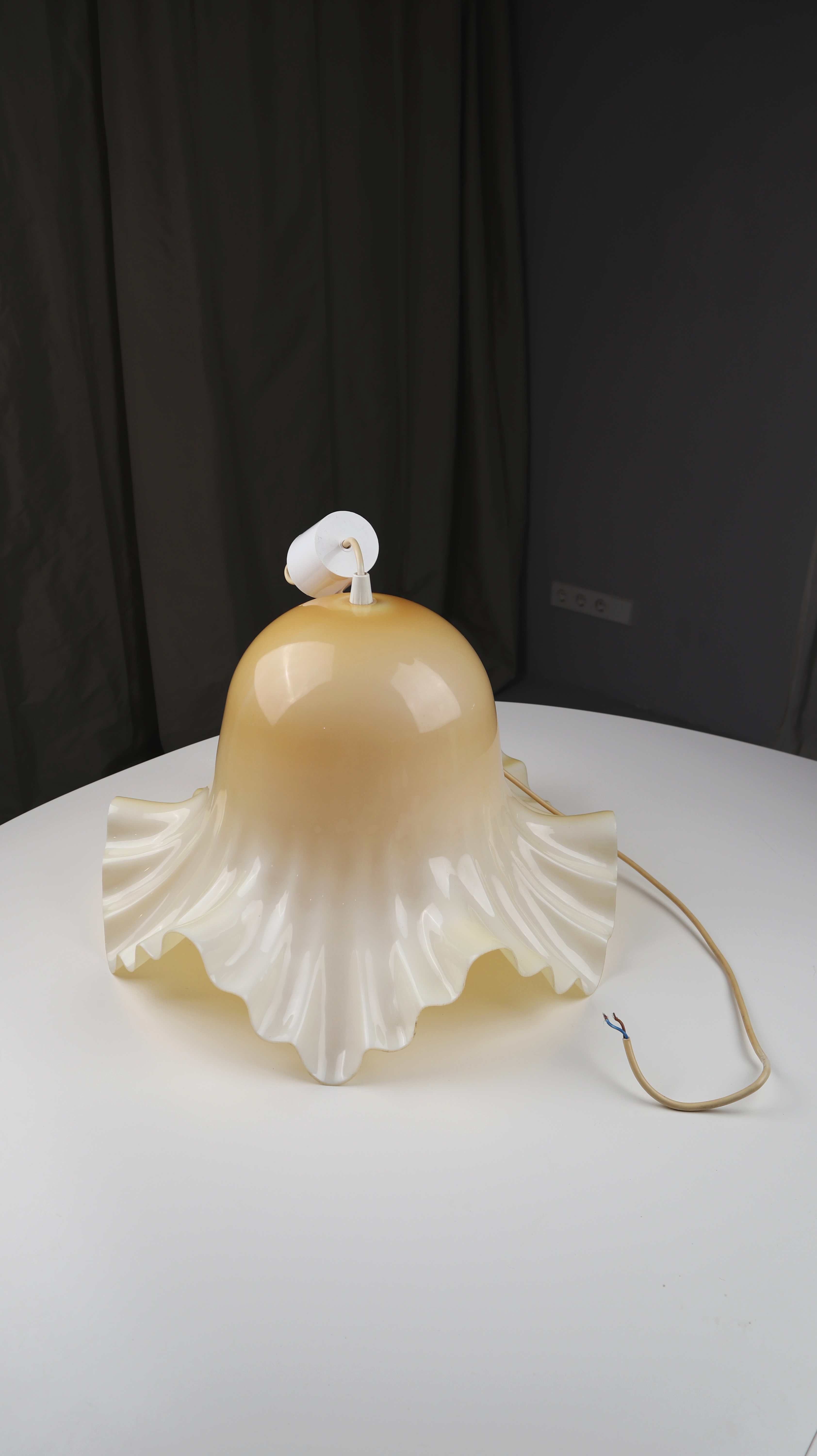 True Vintage Deckenlampe Kunststoff Beige Blume 70er Retro Space Age