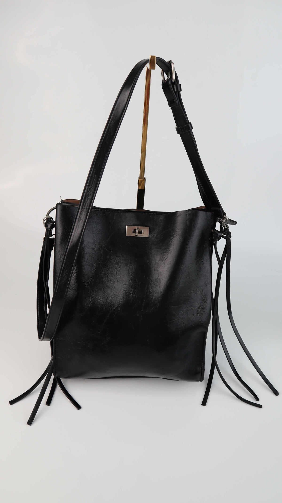 Zara Basic Tasche schwarz Fransen Kunstleder Umhängetasche Shopper
