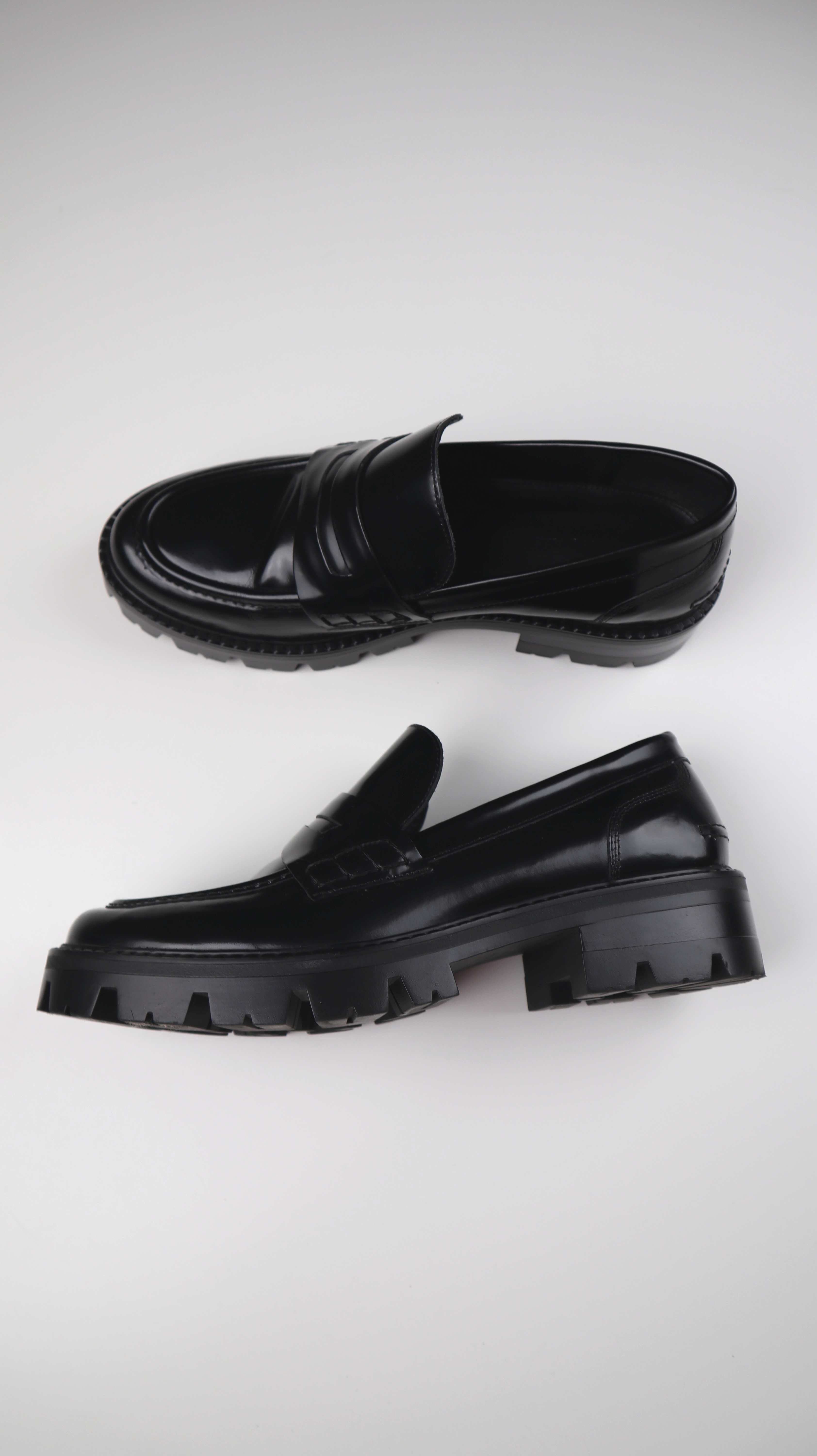 Massimo Dutti Mokassins Schwarz 40 Slipper Tracksohle Lackleder