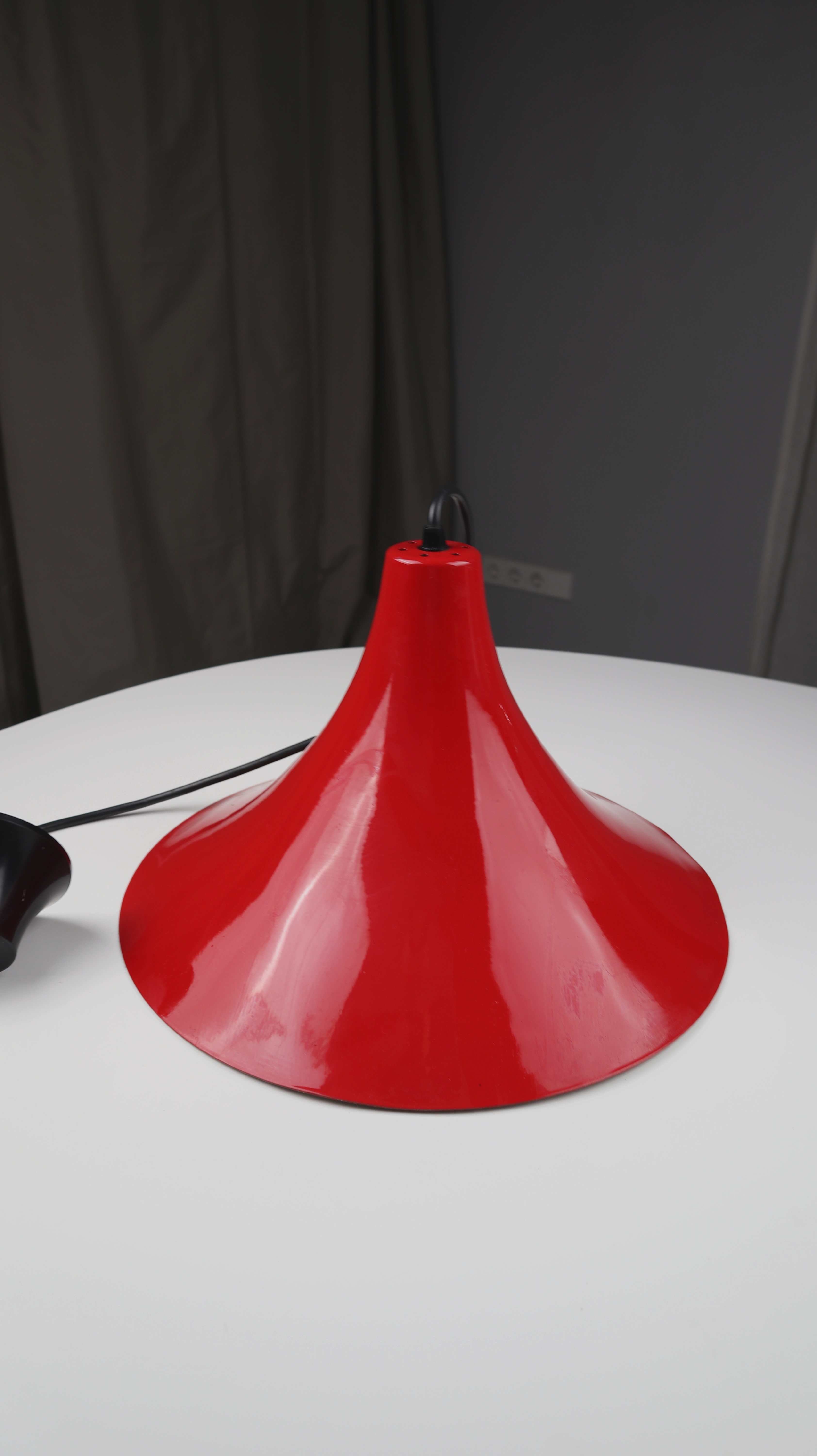 Vintage Deckenlampe rot Metalllampe Hexenhit danish design Pendelleuchte