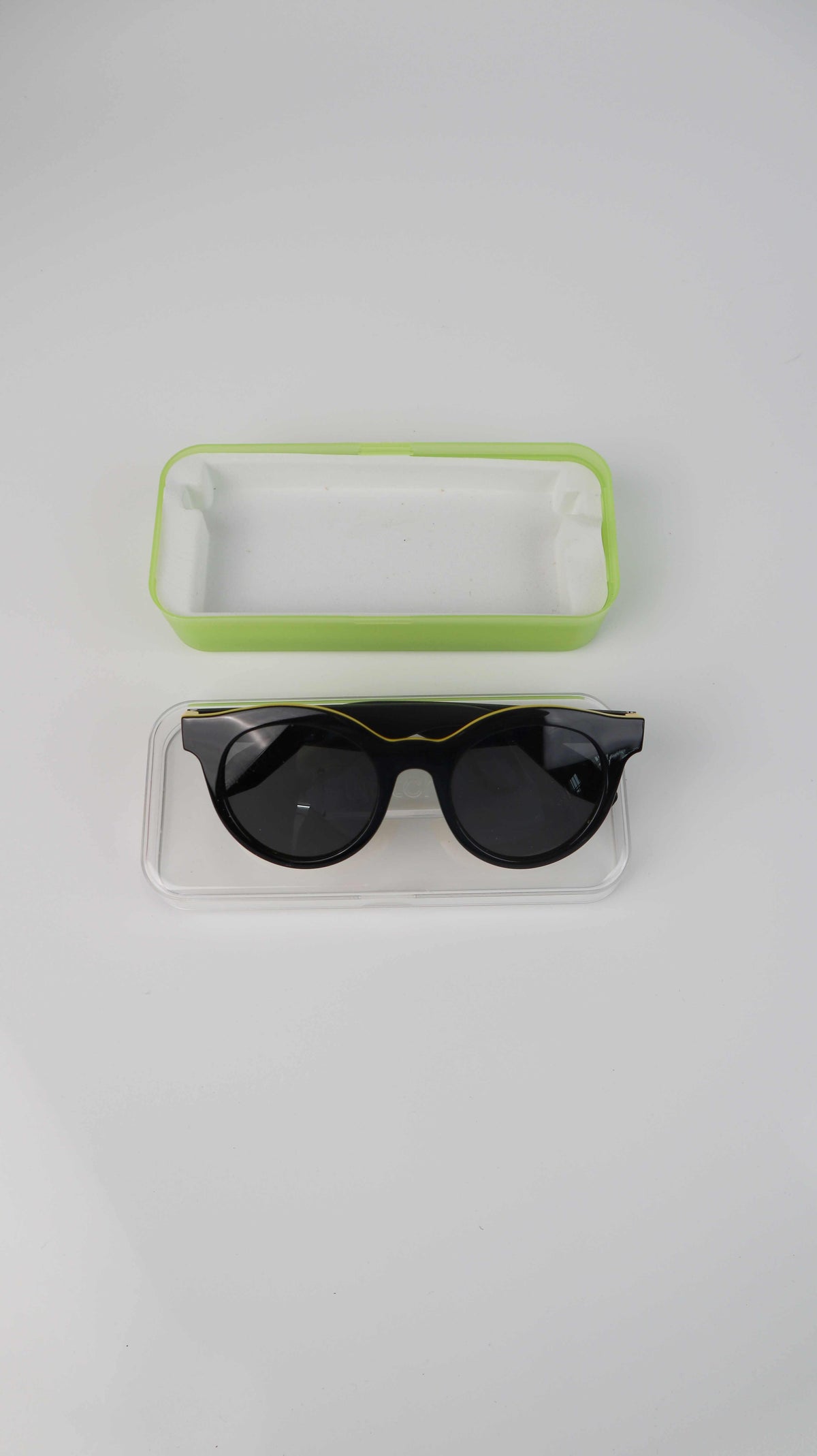 Swatch bijoux Sonnenbrille schwarz gelb The Eyes