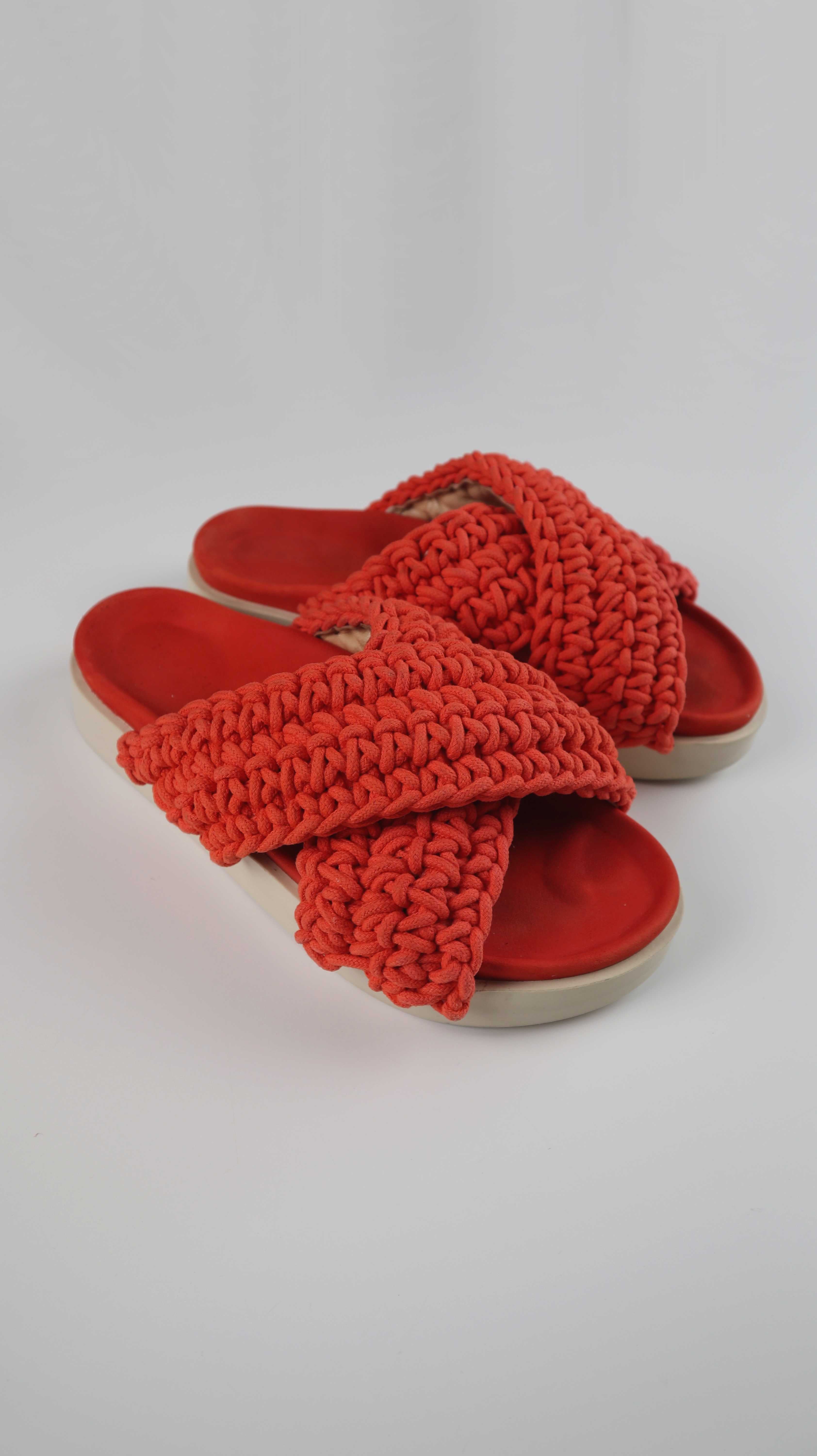 Inuikii Slipper 39 rot Schlappen Sandalen Loafer geflochten Pantoletten