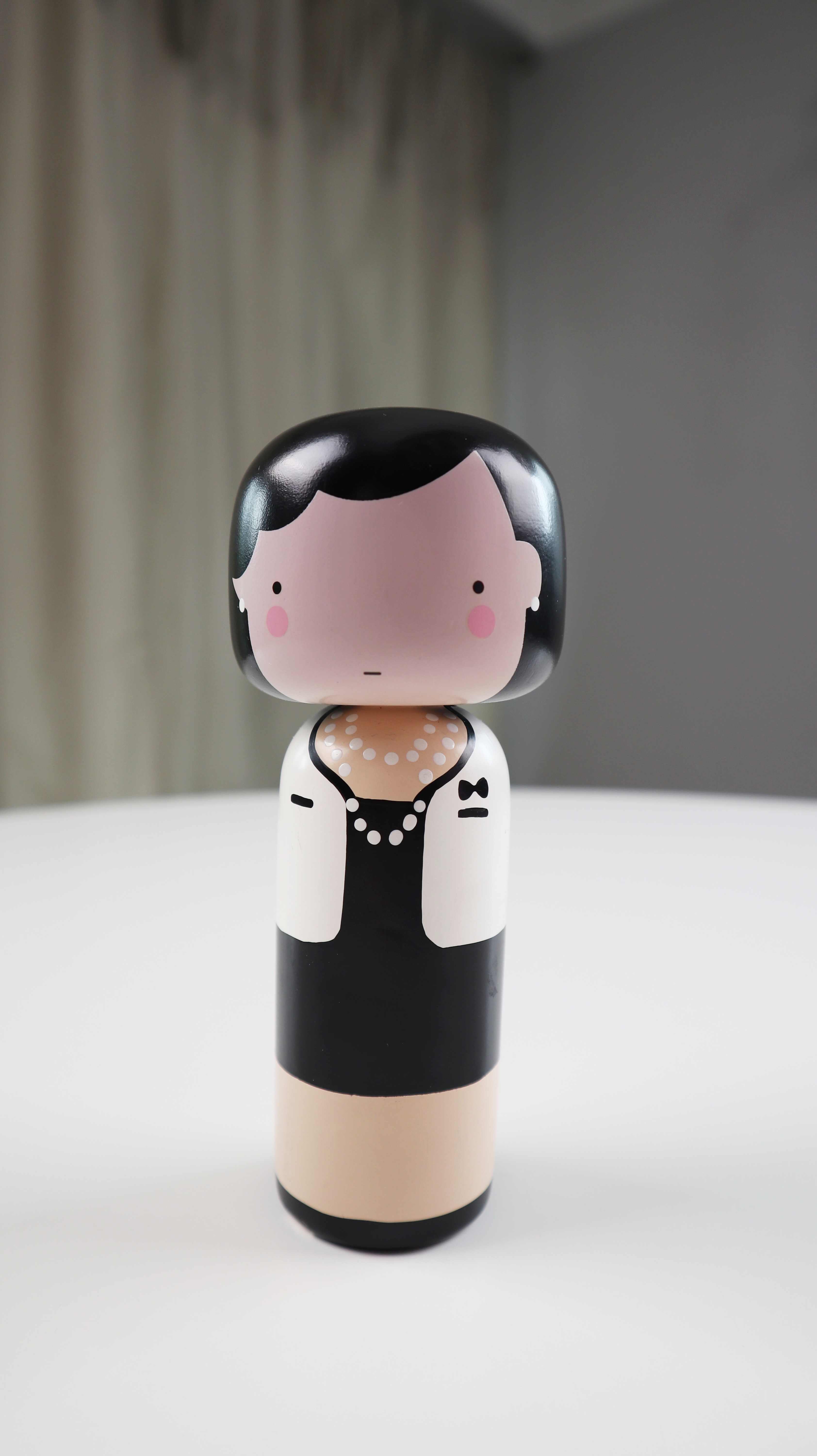 Lucie Kaas Coco Chanel Figur Puppe Holzpuppe Schwarz Weiß Sammelpuppe