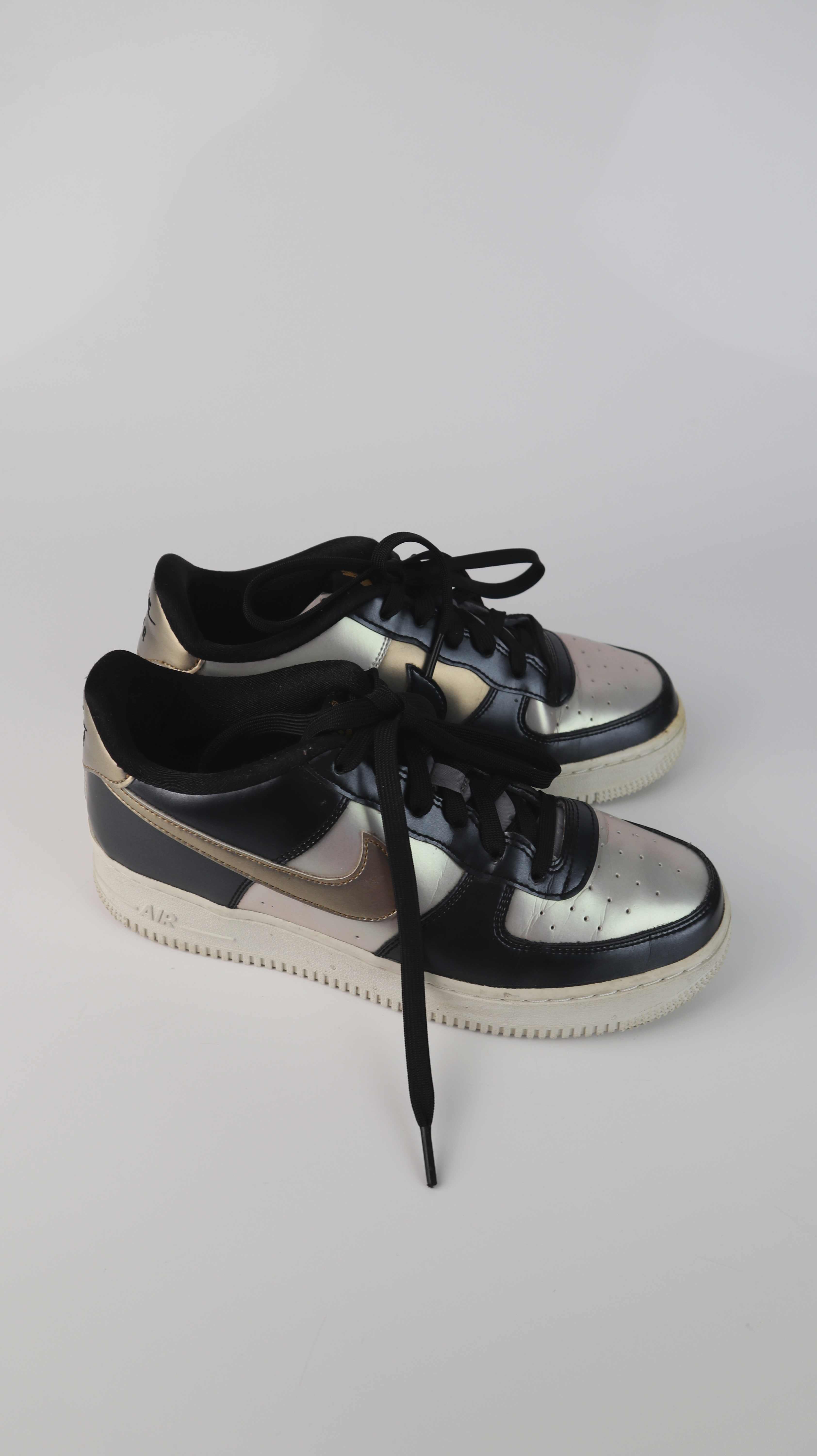 Nike Air Sneaker Turnschuhe 40 metallic schwarz gold
