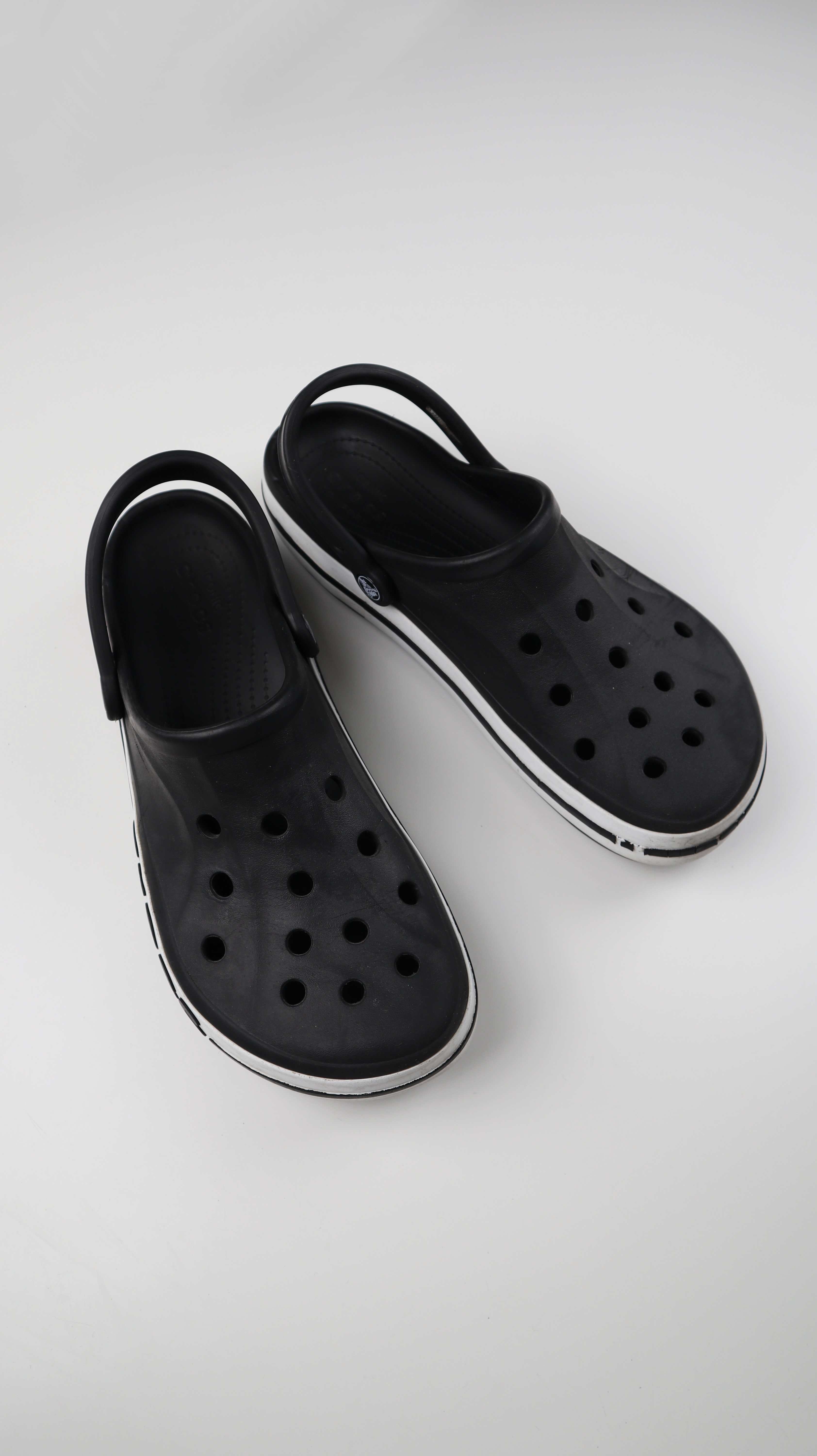 Crocs Slipper Schlappen Sandalen schwarz 45 46 M11 weiß