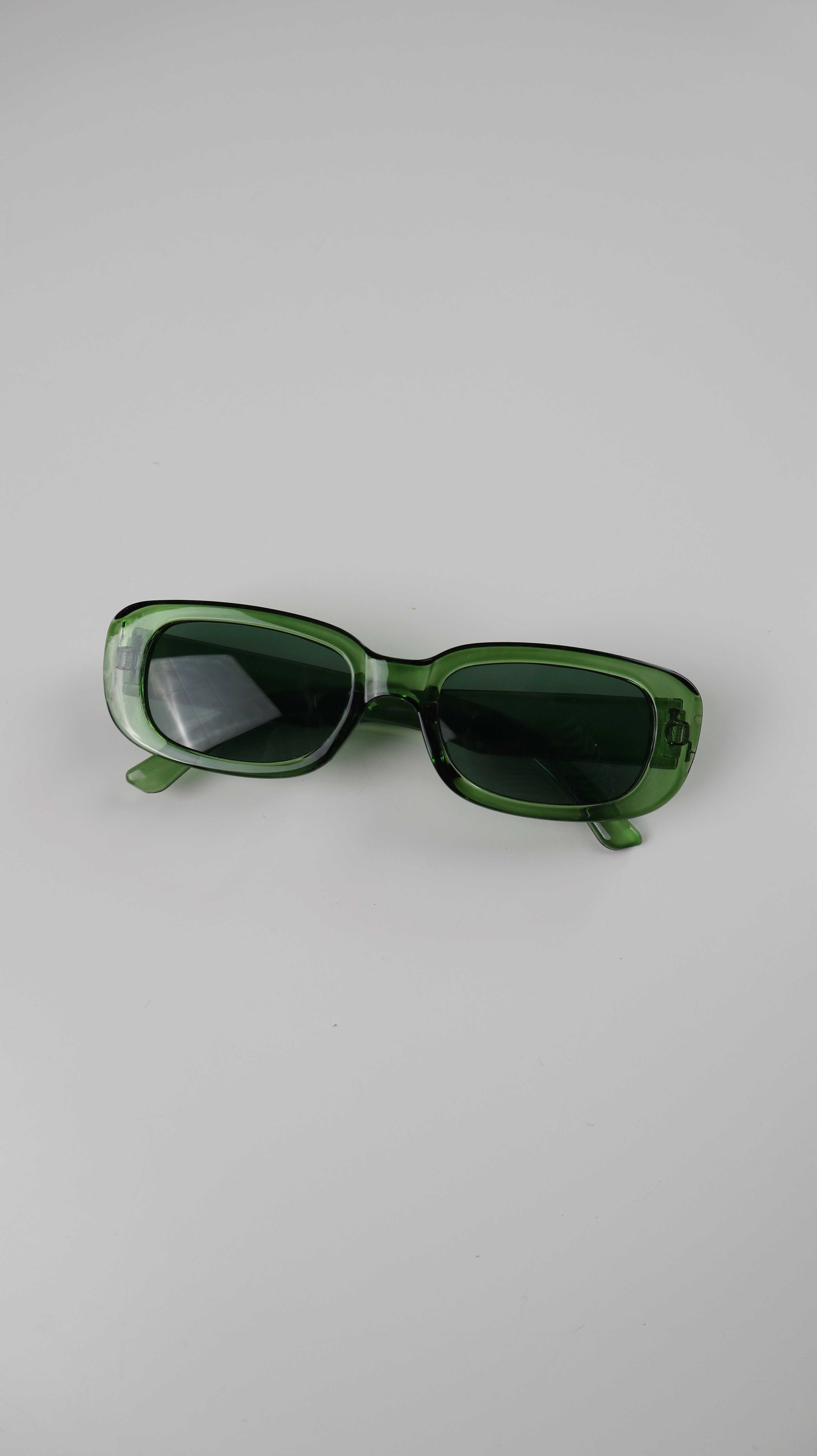 Sonnenbrille Brille grün basic slim farbig schlank