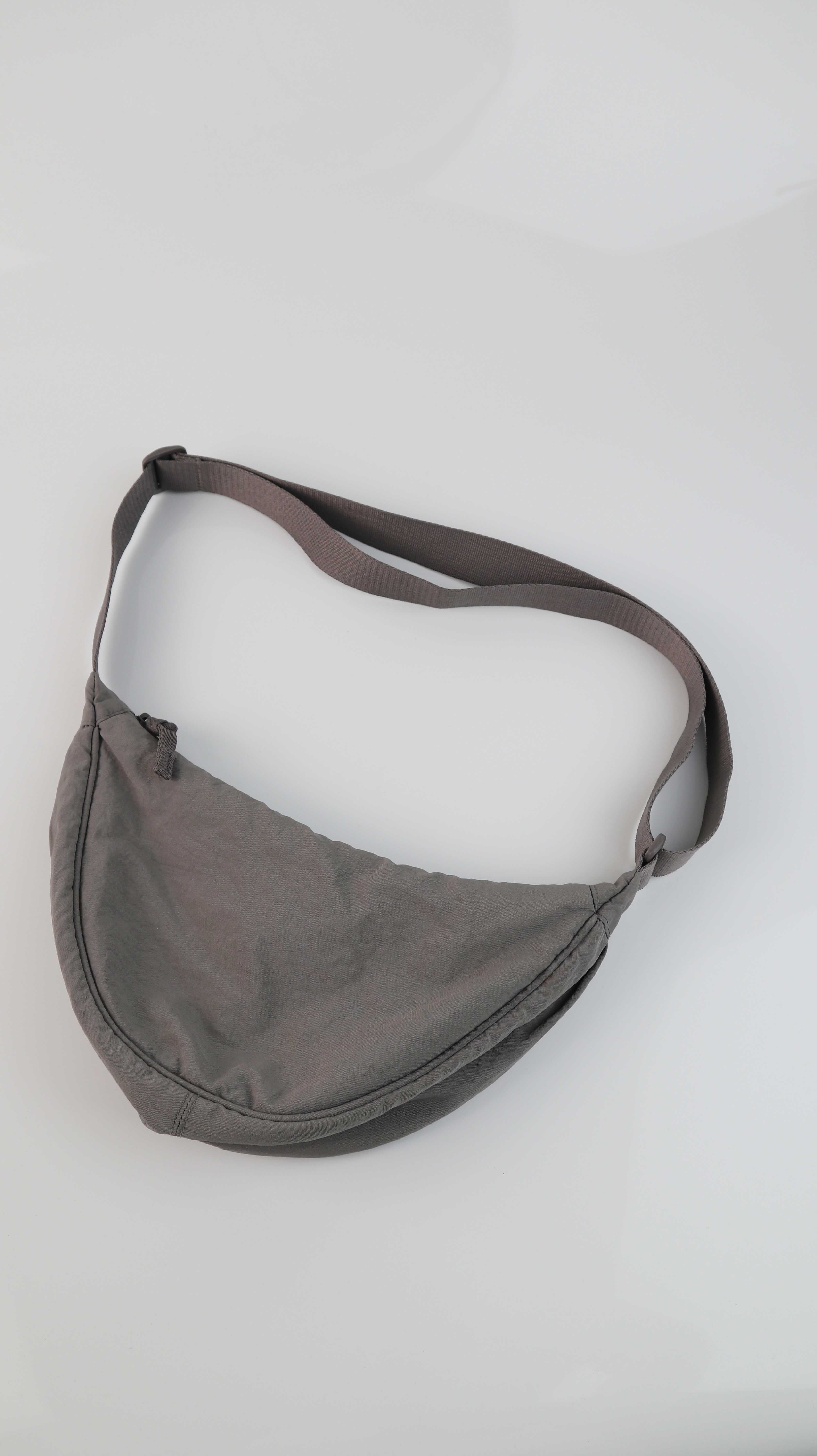 Uniqlo Tasche Umhängetasche Tragetasche grau Crossbody Bauchtasche