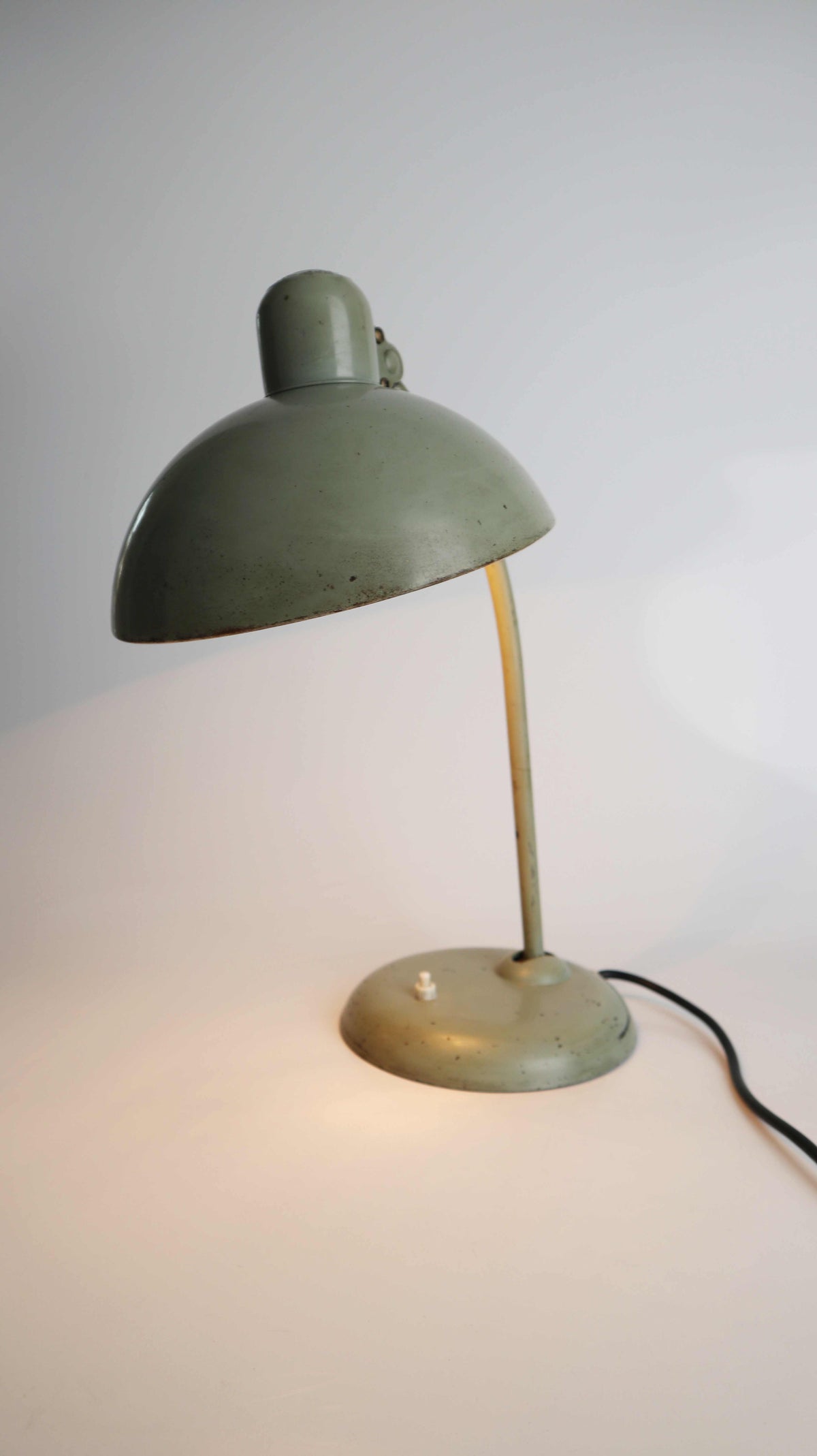 Vintage Industrietischleuchte Kaiser Idell Lampe Grün Retro Christian Dell 6556V Tischleuchte