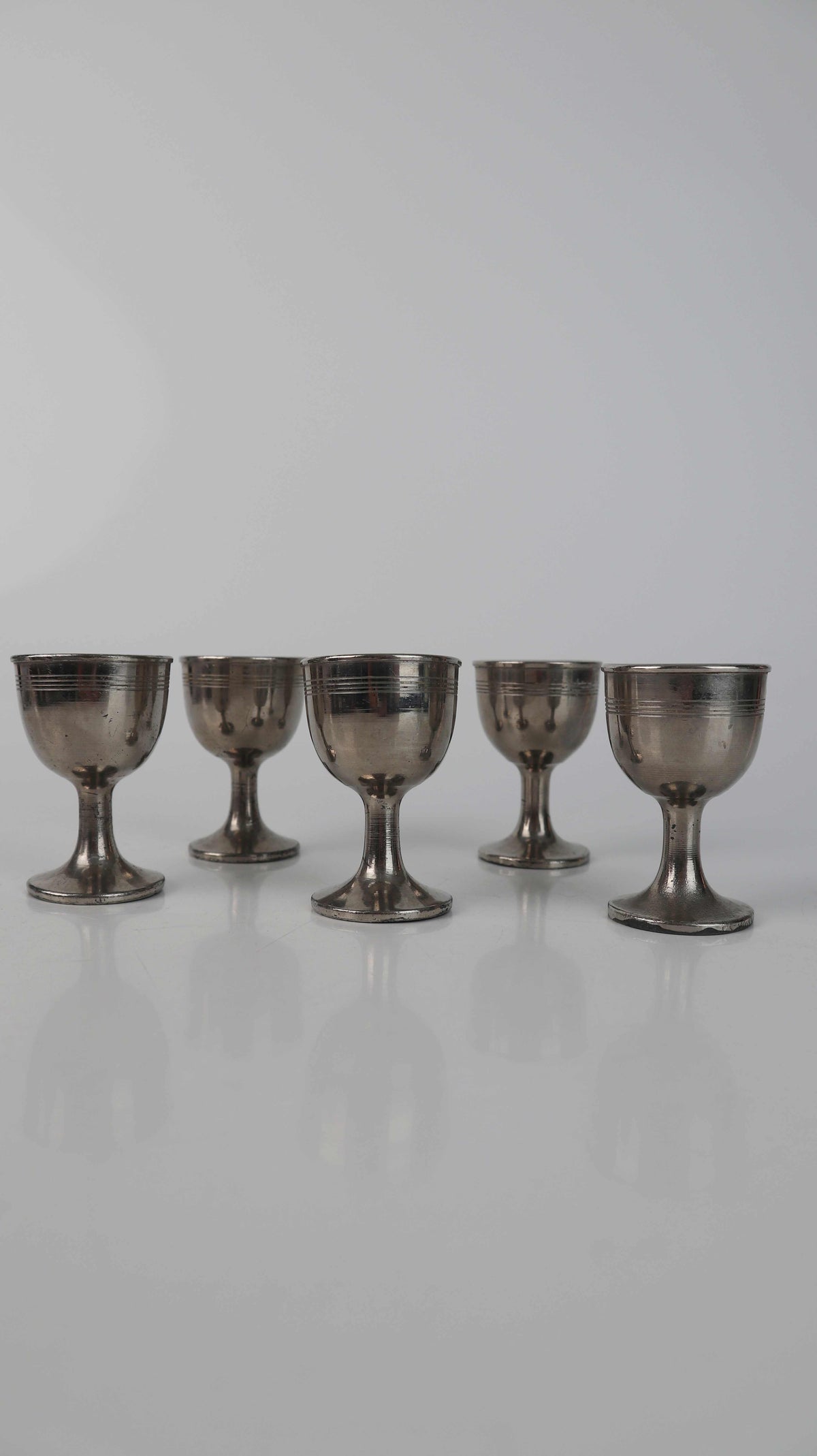 Vintage-Eierbechern 5 Stück versilbertes Metall Jugendstil Eierbecher – Handpicked pieces