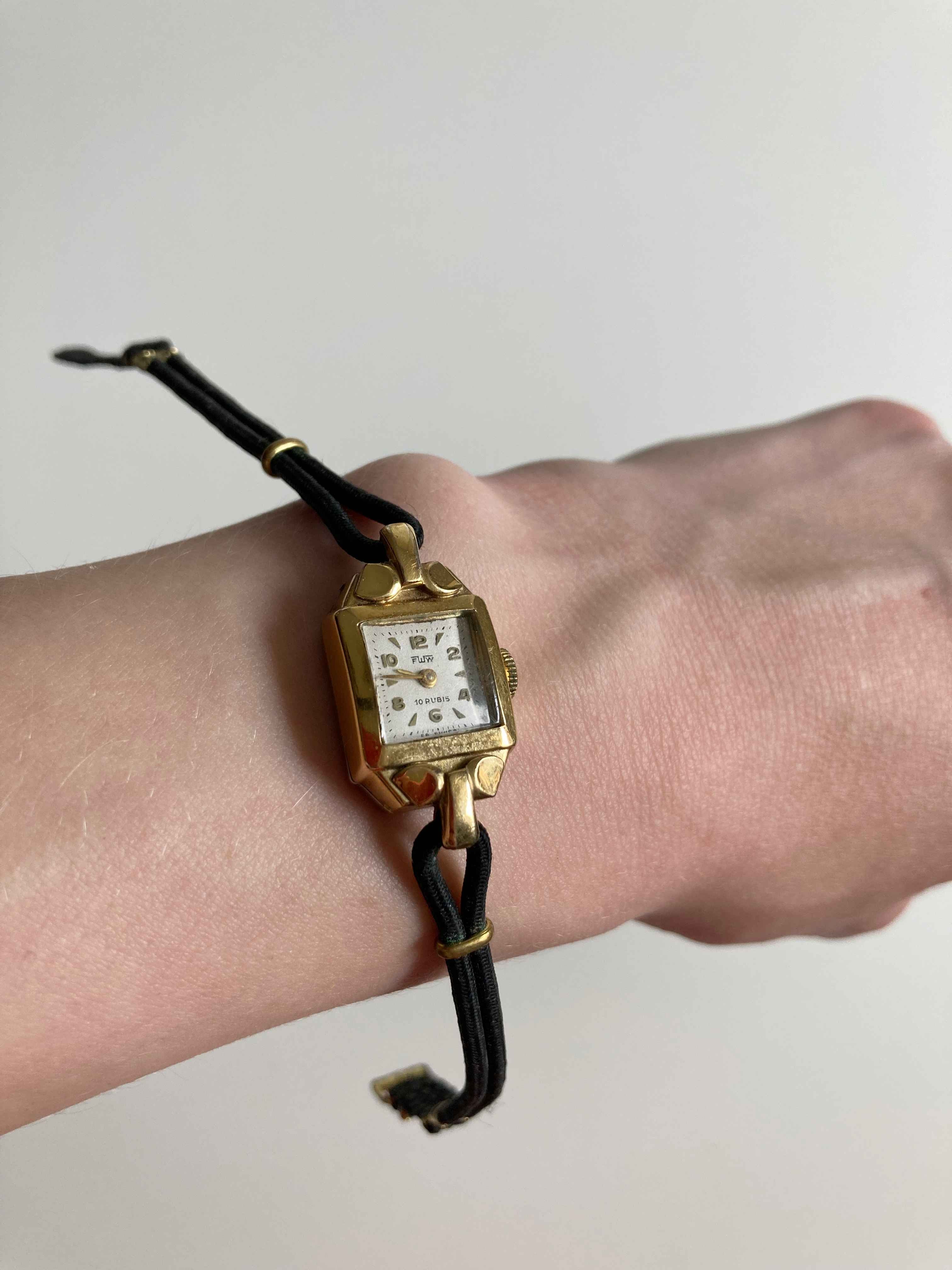 True Vintage Uhr schmal gold schwarz Armbanduhr Swiss Art Deco Schweiz