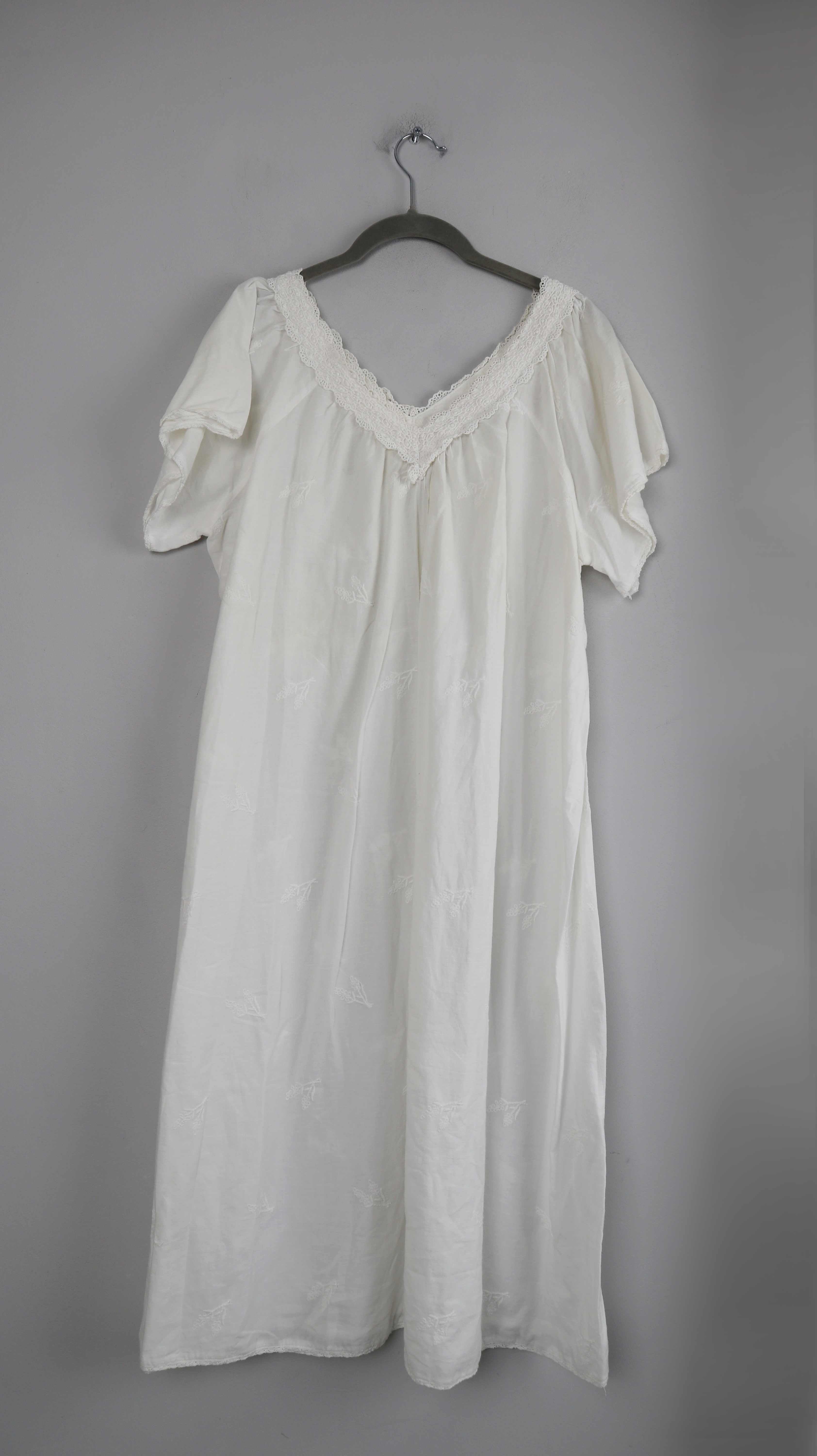 Zara Home Kleid Nachthemd weiß bestickt 36 S Sommerkleid