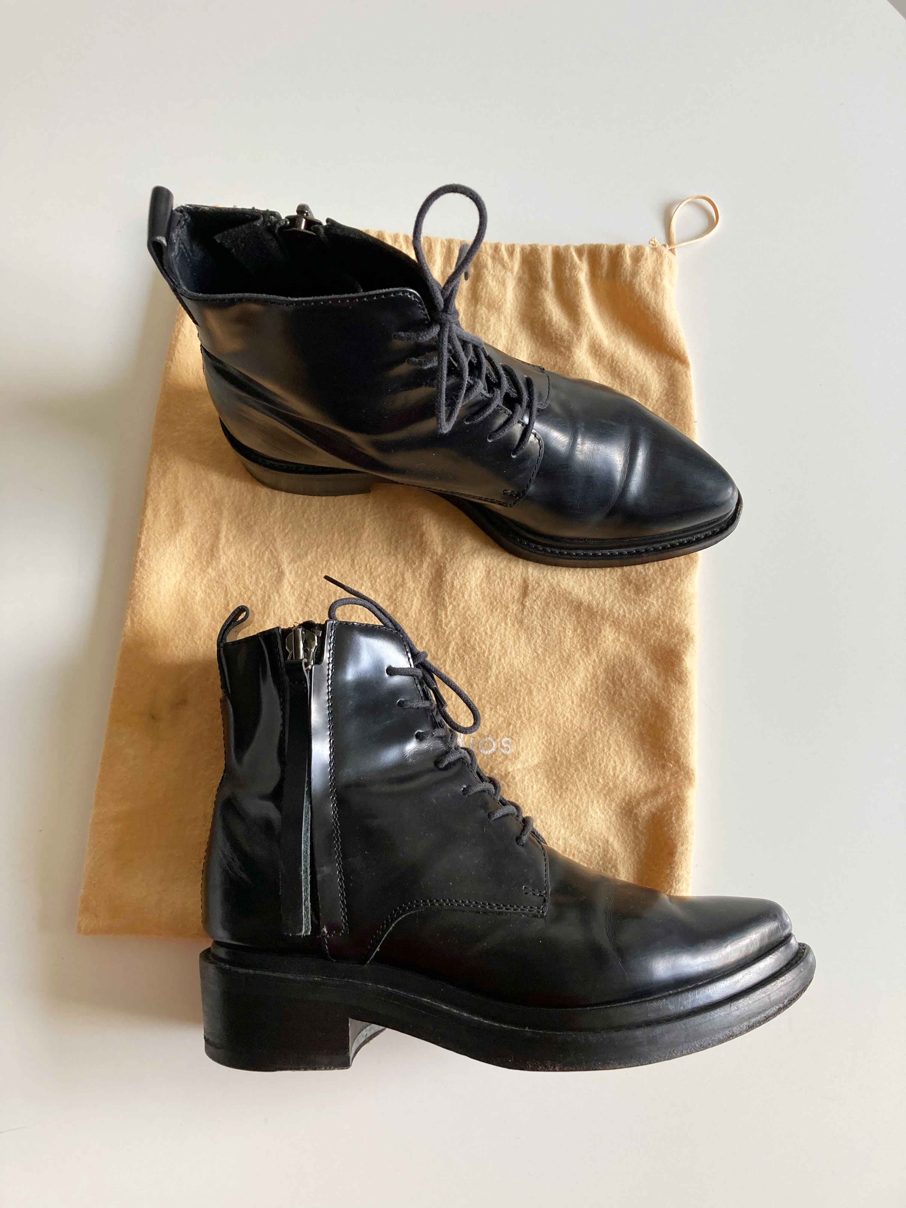 Acne Studios Stiefeletten schwarz Lackleder Leder Stiefel spitz Boots