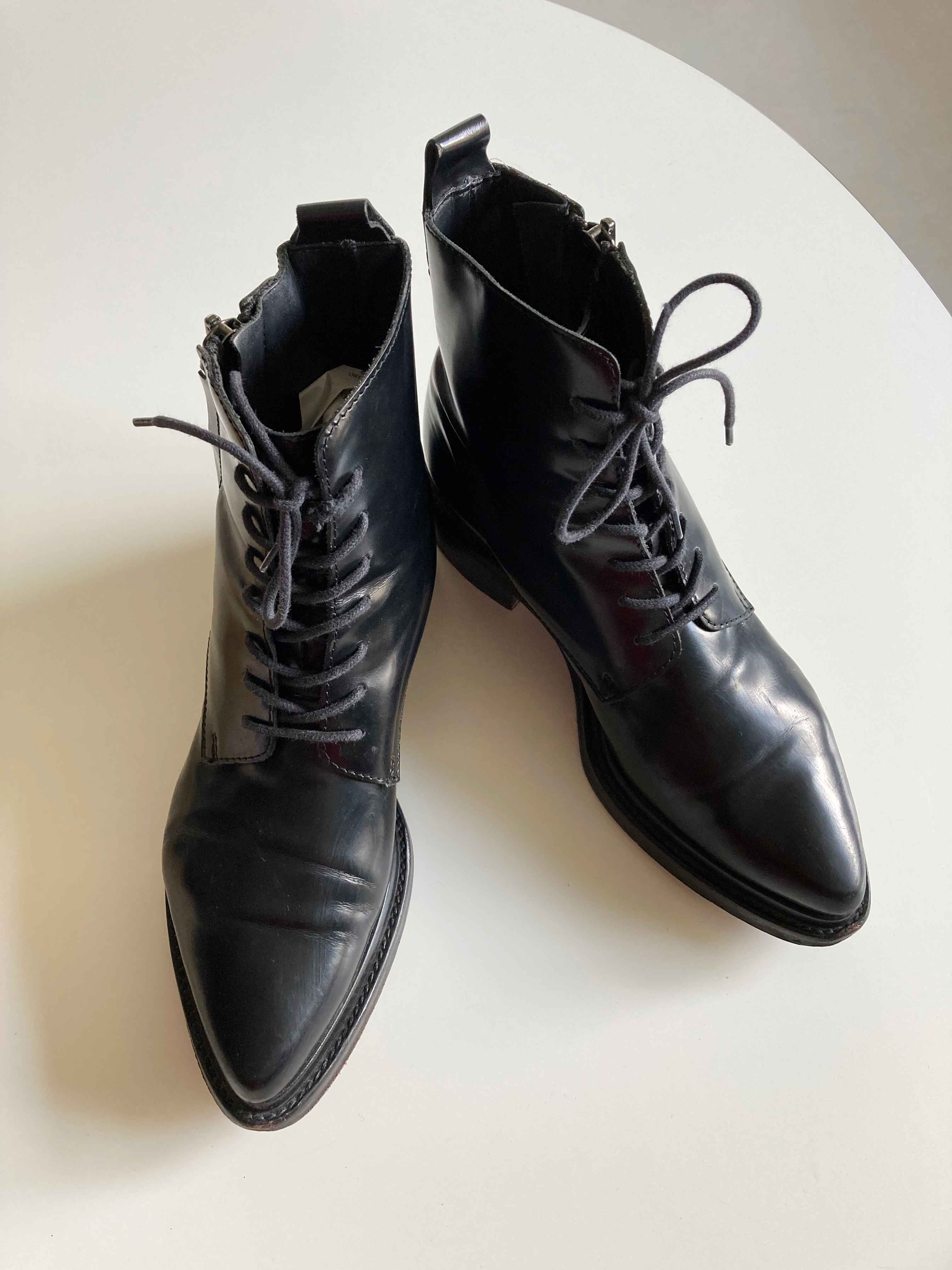 Acne Studios Stiefeletten schwarz Lackleder Leder Stiefel spitz Boots