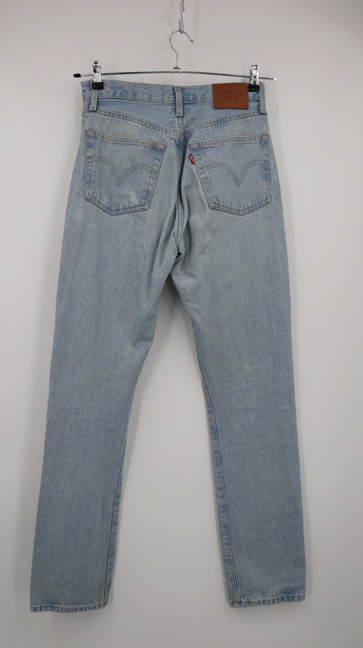 Levis 501 Jeans Hose blau denim W26 L32 straight fit