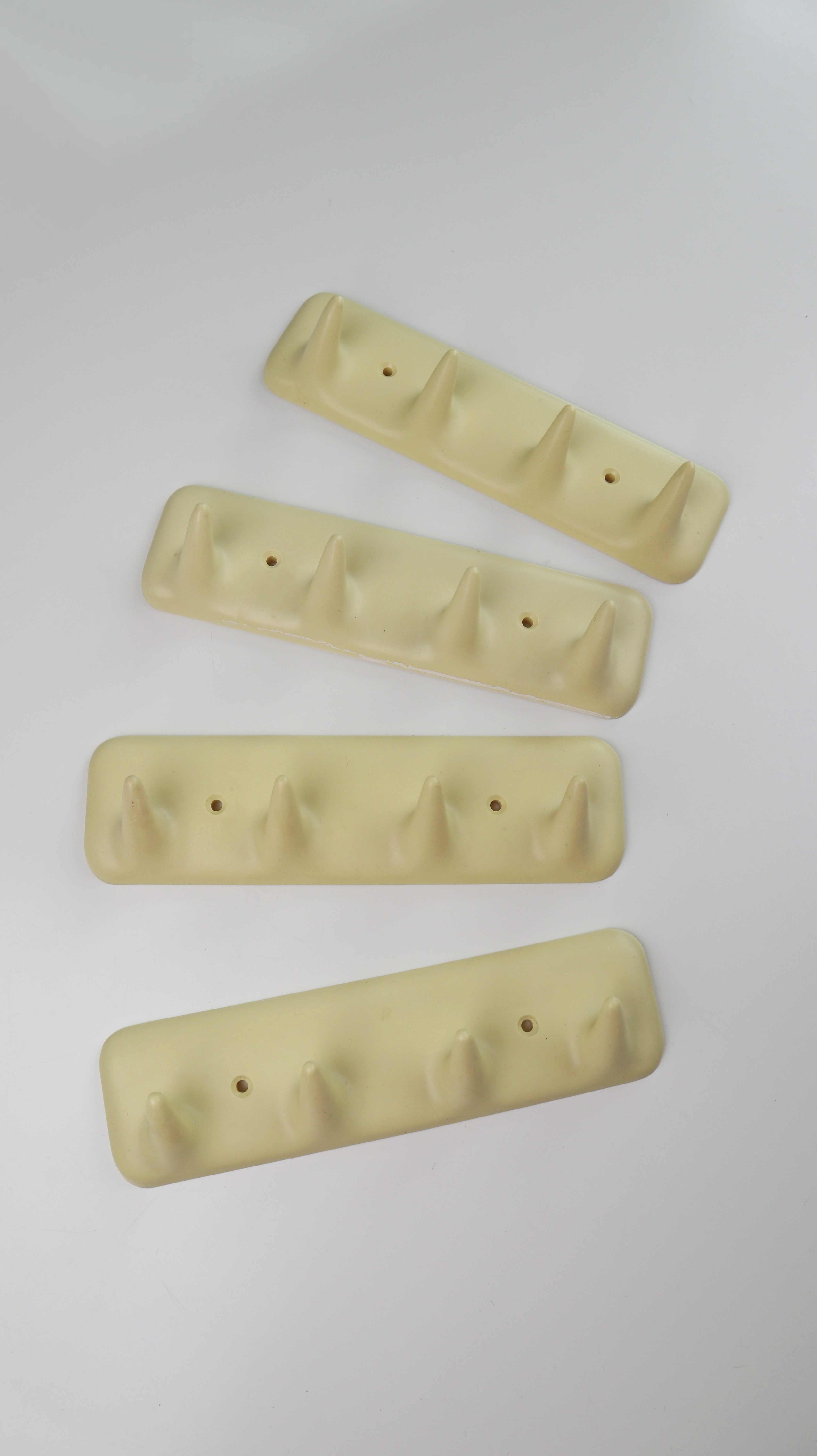 Sesia Made in Italy Wandhaken Haken mid century Creme 1950