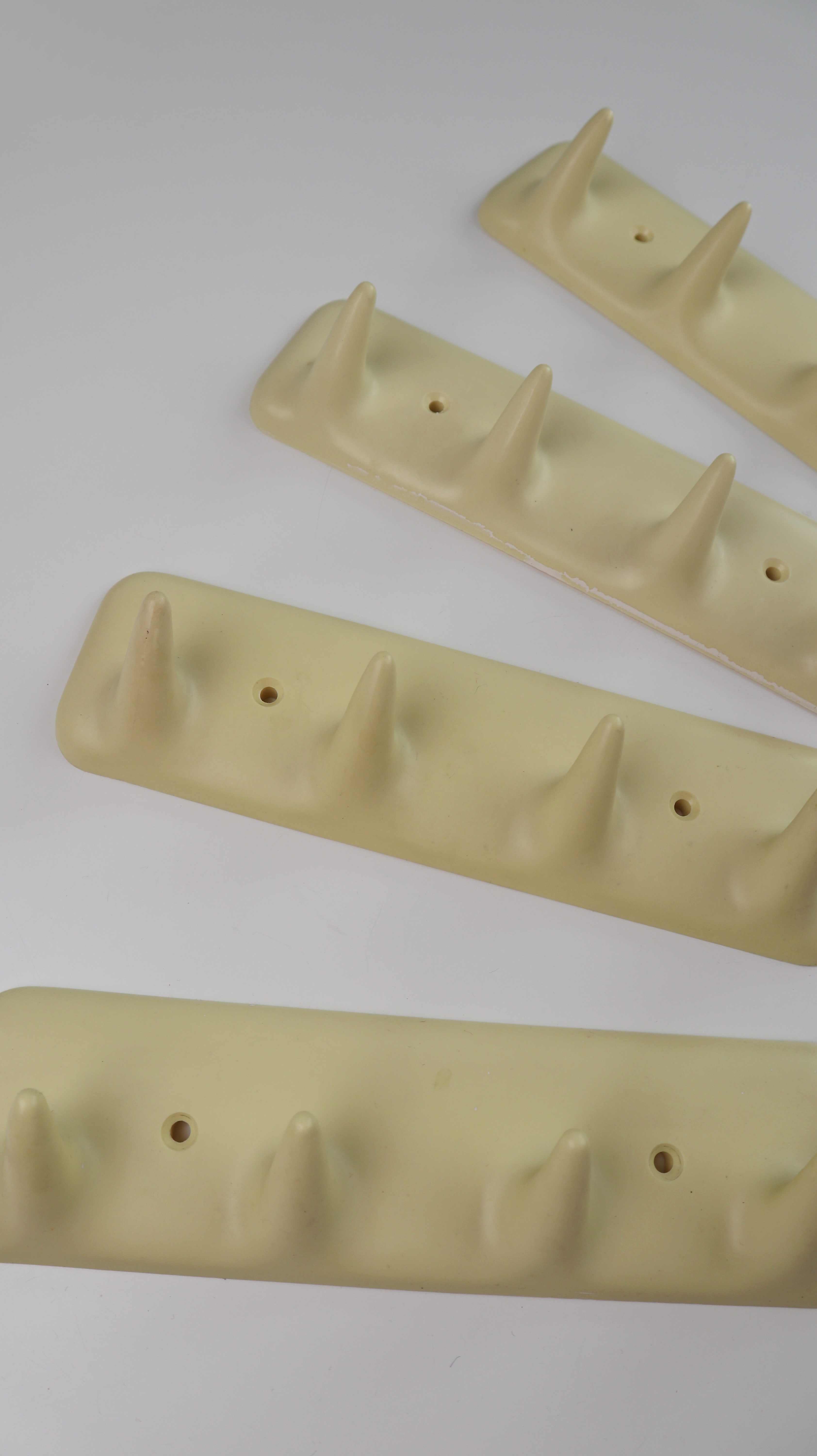 Sesia Made in Italy Wandhaken Haken mid century Creme 1950