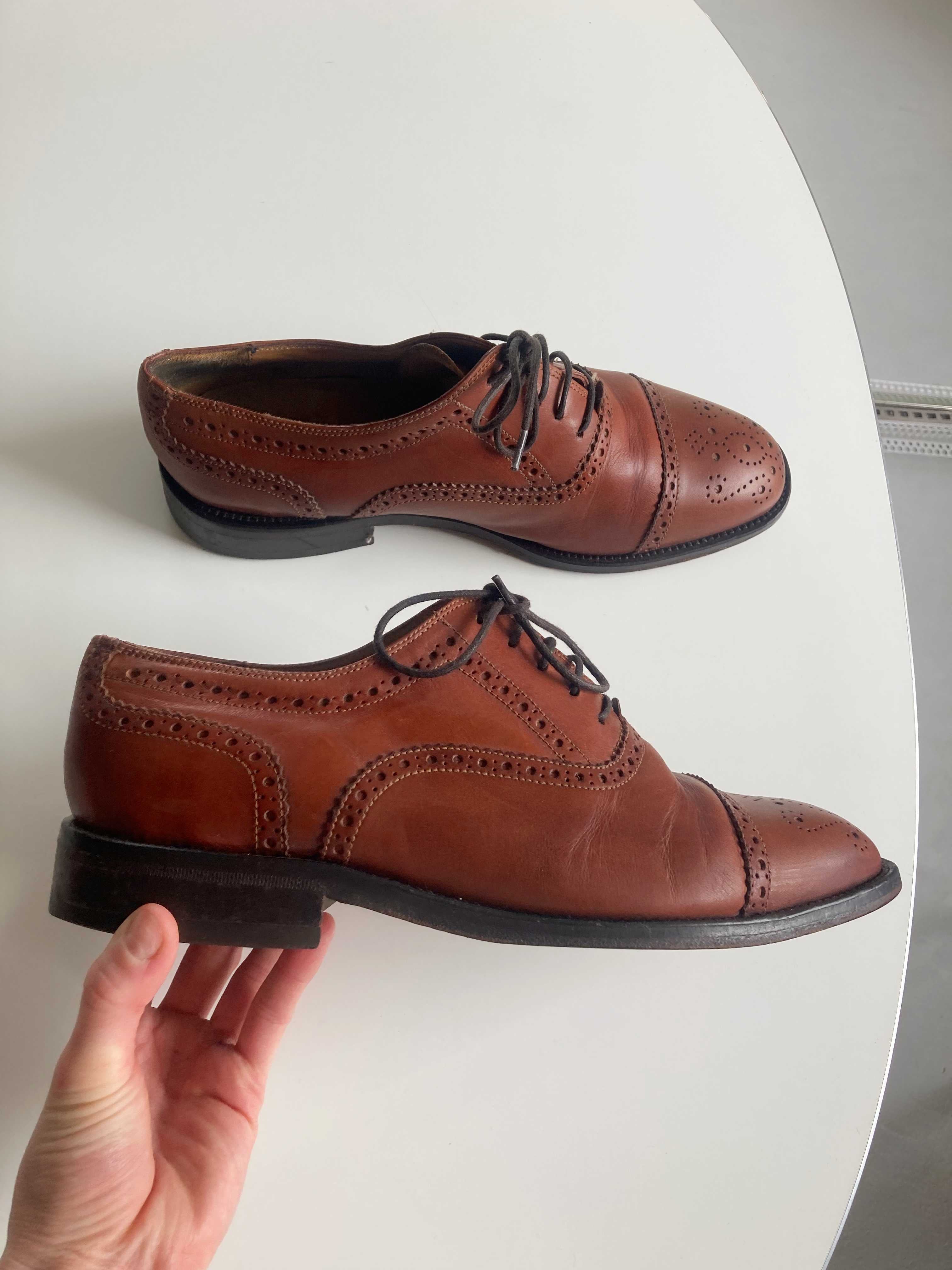 SOCI3TY Budapester Braun Halbschuhe 41,5 gelocht Lederschuhe elegante Abendschuhe