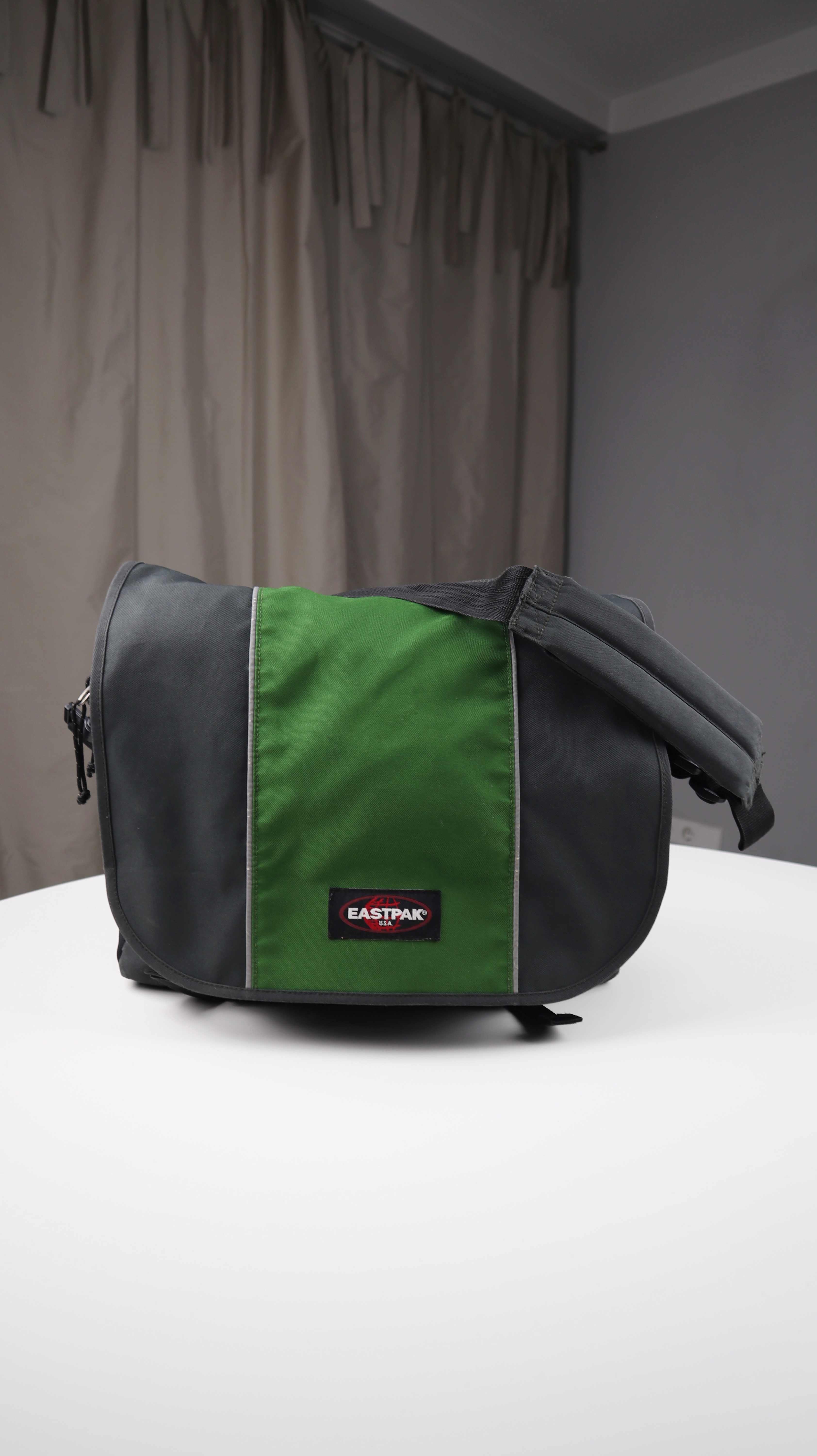 Eastpak Tasche Umhängetasche Grün dunkelgrün Schultertasche