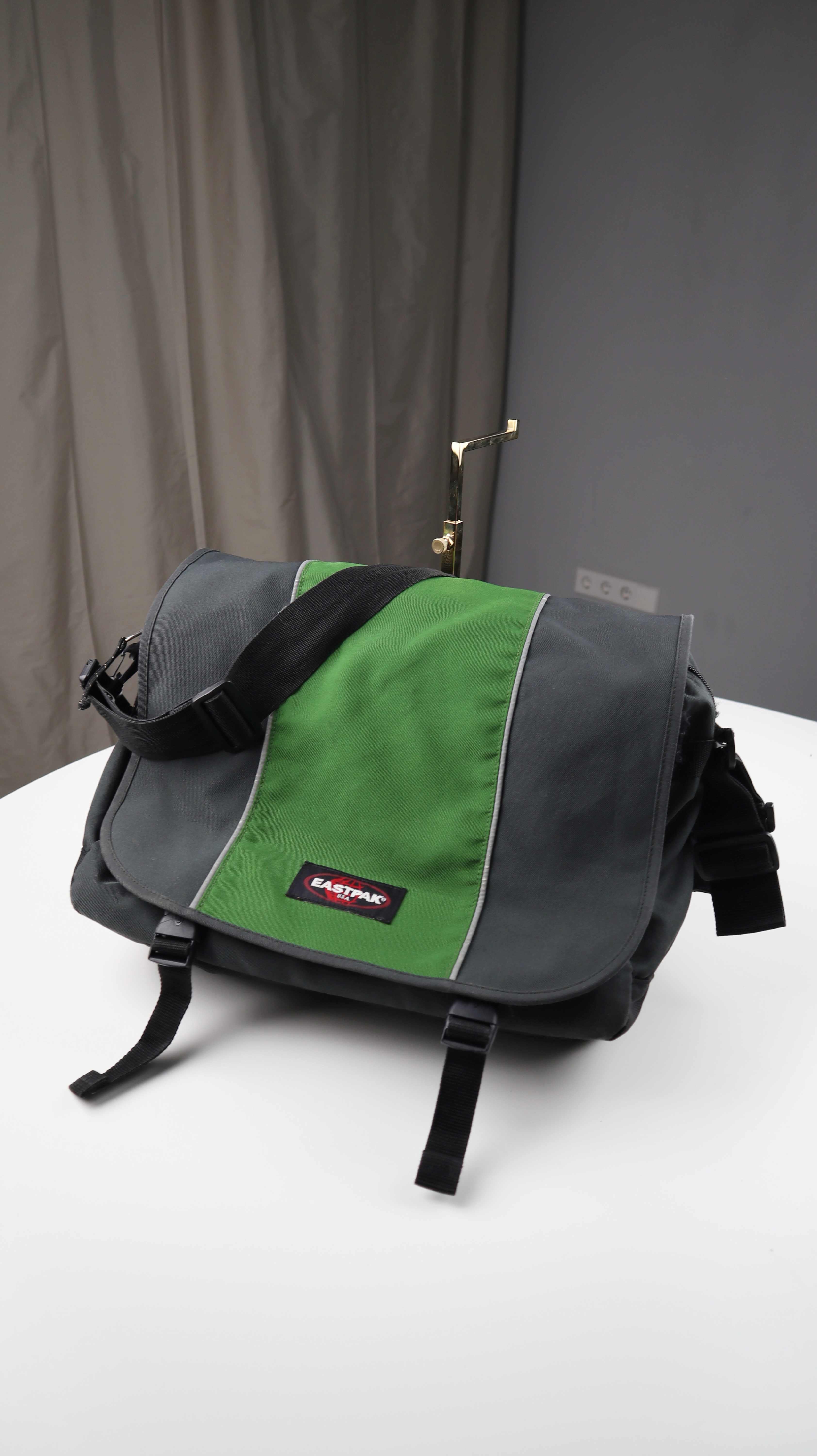 Eastpak Tasche Umhängetasche Grün dunkelgrün Schultertasche