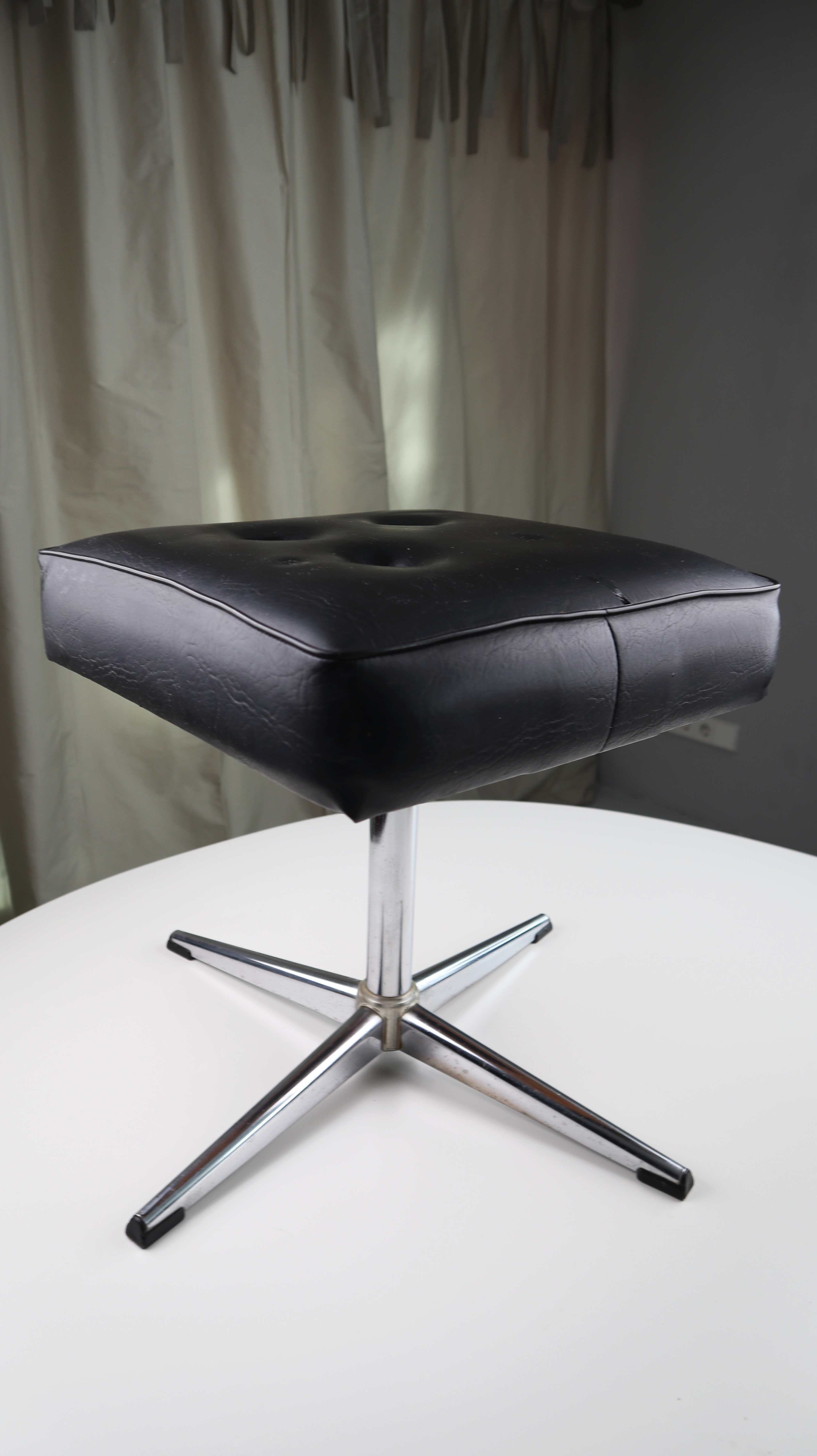 Hocker Lederhocker Sessel Beistellhocker schwarz mid century Drehhocker