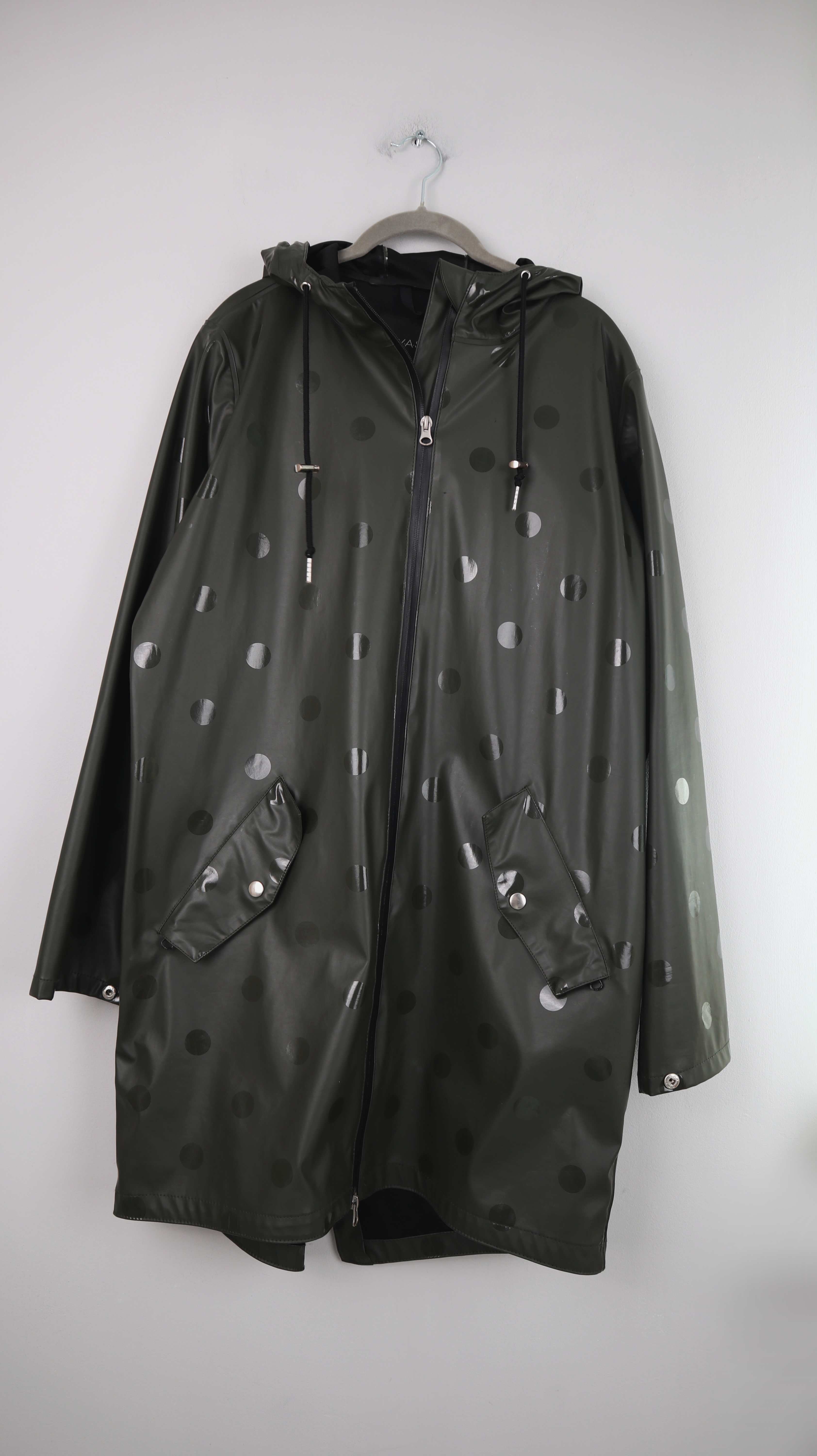 YAS Regenjacke Regenmantel 40 L Dunkelgrün Grün Olivgrün gepunktet