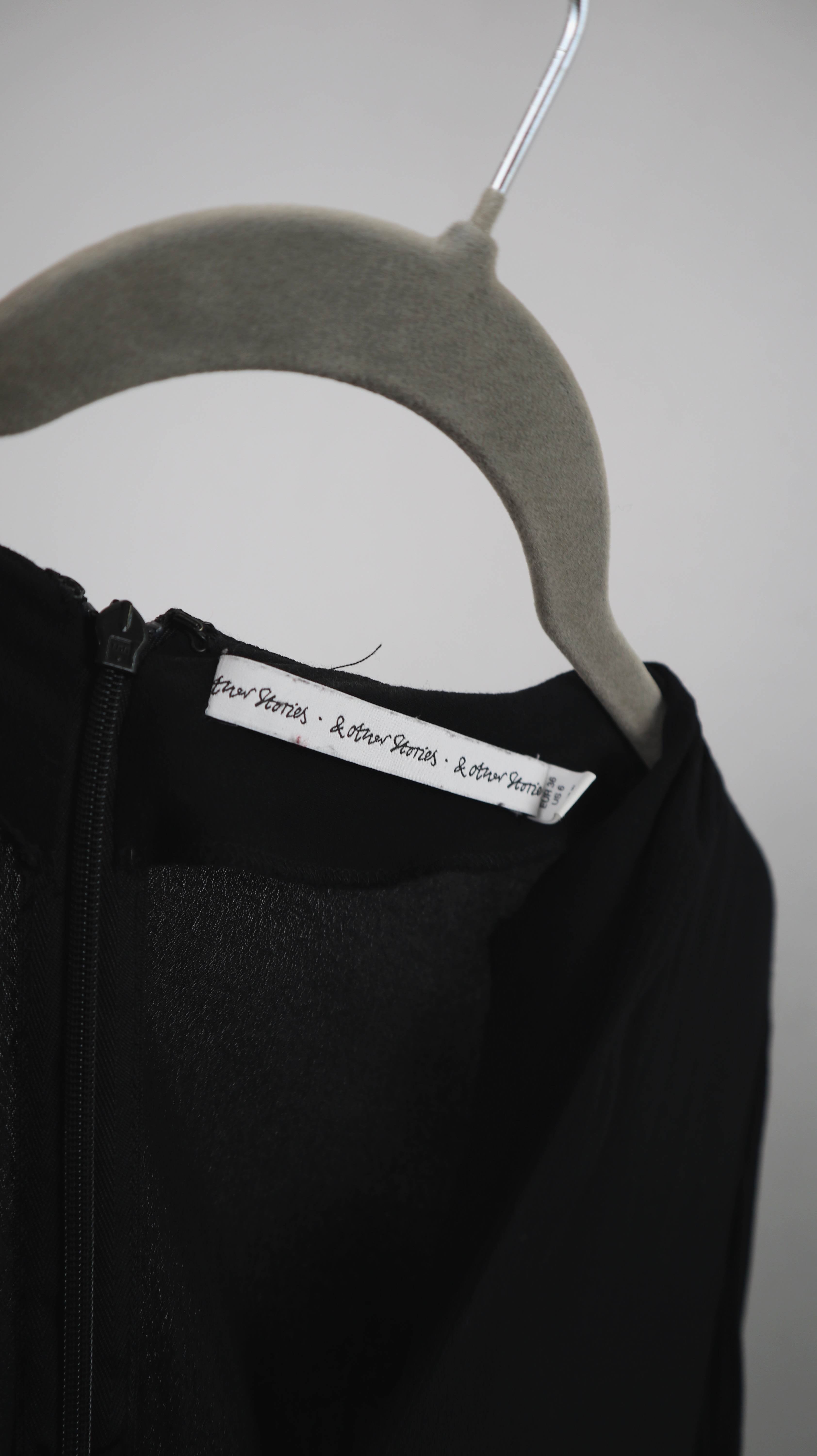 &other stories Kleid schwarz Midi Midikleid Etuikleid basic einfarbig